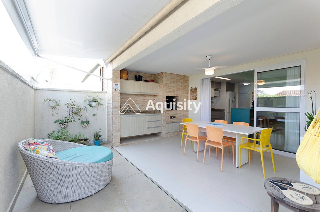 Apartamento Garden à venda 207m² Guarujá 3 suítes Sala 2 ambientes Varanda gourmet Quintal 3 vagas Cozinha americana Ar condicionado 60m da praia