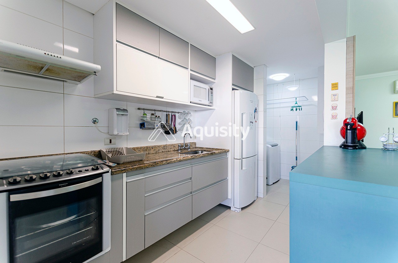 Apartamento Garden à venda 207m² Guarujá 3 suítes Sala 2 ambientes Varanda gourmet Quintal 3 vagas Cozinha americana Ar condicionado 60m da praia