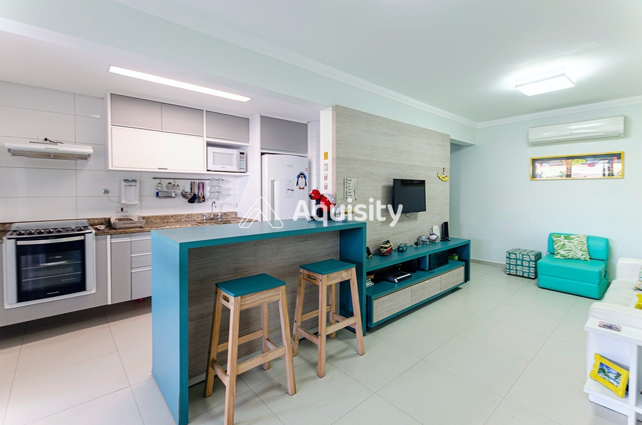 Apartamento Garden à venda 207m² Guarujá 3 suítes Sala 2 ambientes Varanda gourmet Quintal 3 vagas Cozinha americana Ar condicionado 60m da praia