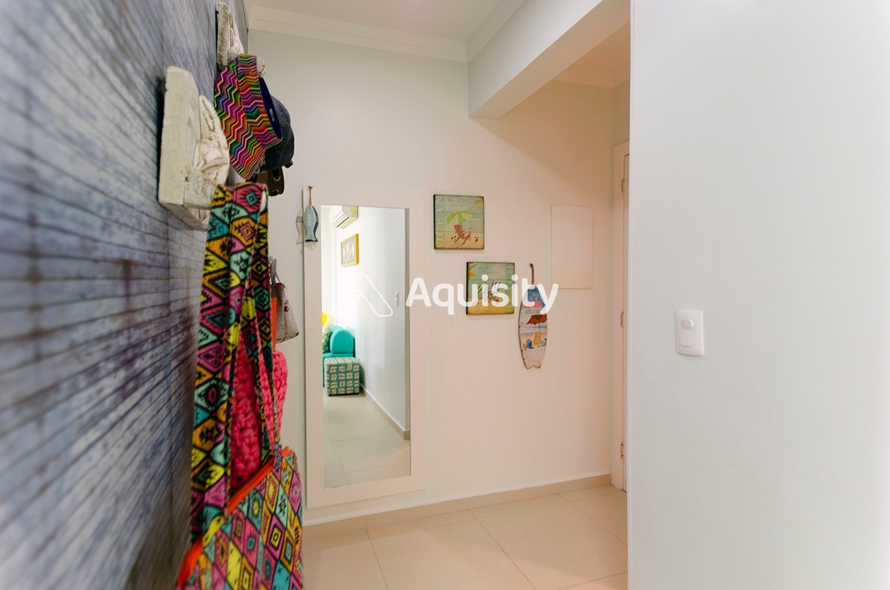 Apartamento Garden à venda 207m² Guarujá 3 suítes Sala 2 ambientes Varanda gourmet Quintal 3 vagas Cozinha americana Ar condicionado 60m da praia