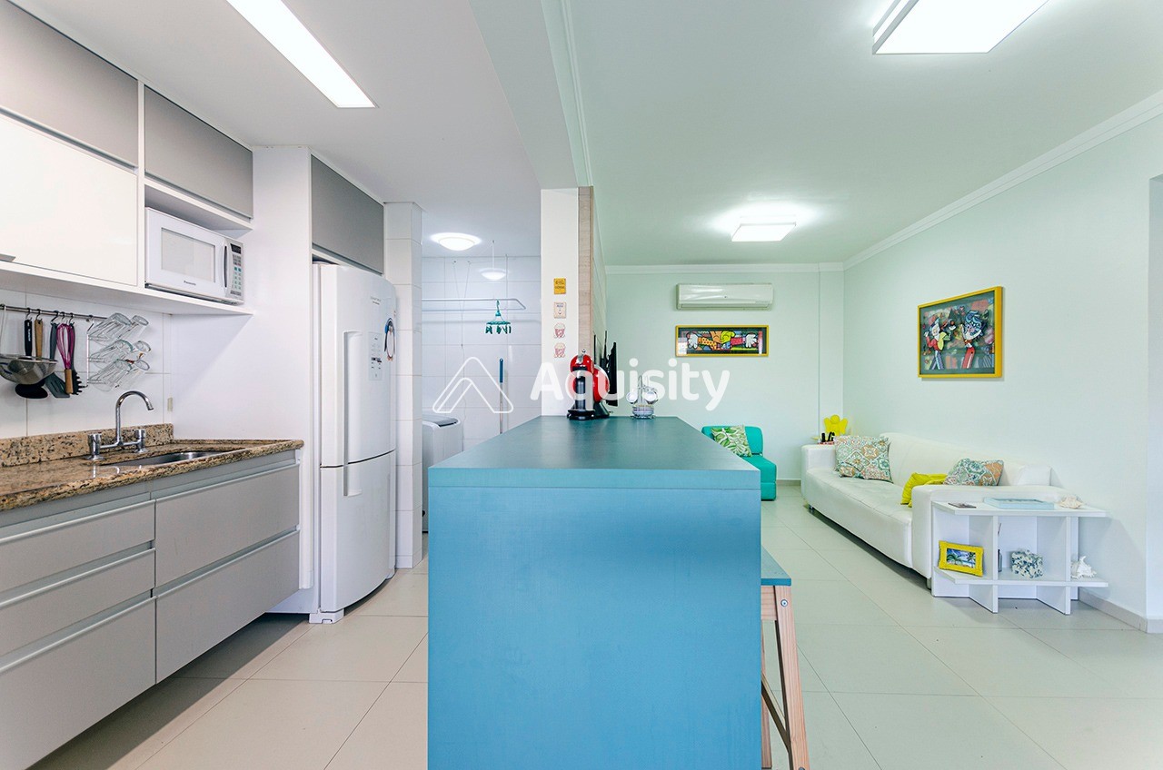 Apartamento Garden à venda 207m² Guarujá 3 suítes Sala 2 ambientes Varanda gourmet Quintal 3 vagas Cozinha americana Ar condicionado 60m da praia