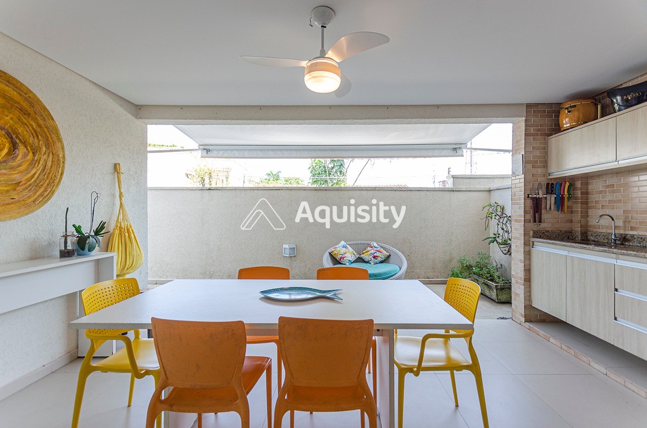 Apartamento Garden à venda 207m² Guarujá 3 suítes Sala 2 ambientes Varanda gourmet Quintal 3 vagas Cozinha americana Ar condicionado 60m da praia