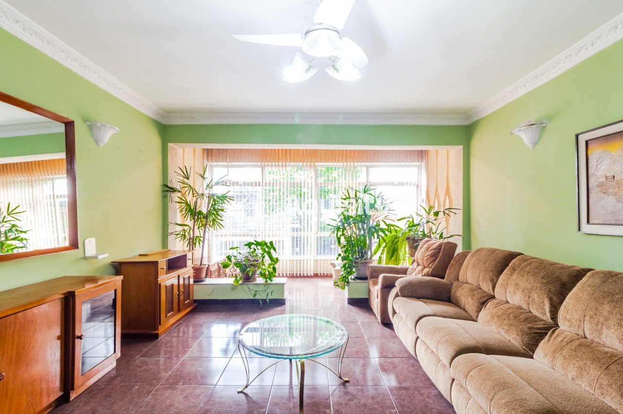 Casa Sobrado à venda 205m² Vila Prudente com 3 dormitórios, sala ampla 2 ambientes, 3 vagas cobertas, cozinha, lavanderia, 750m do Metrô Vila Prudente