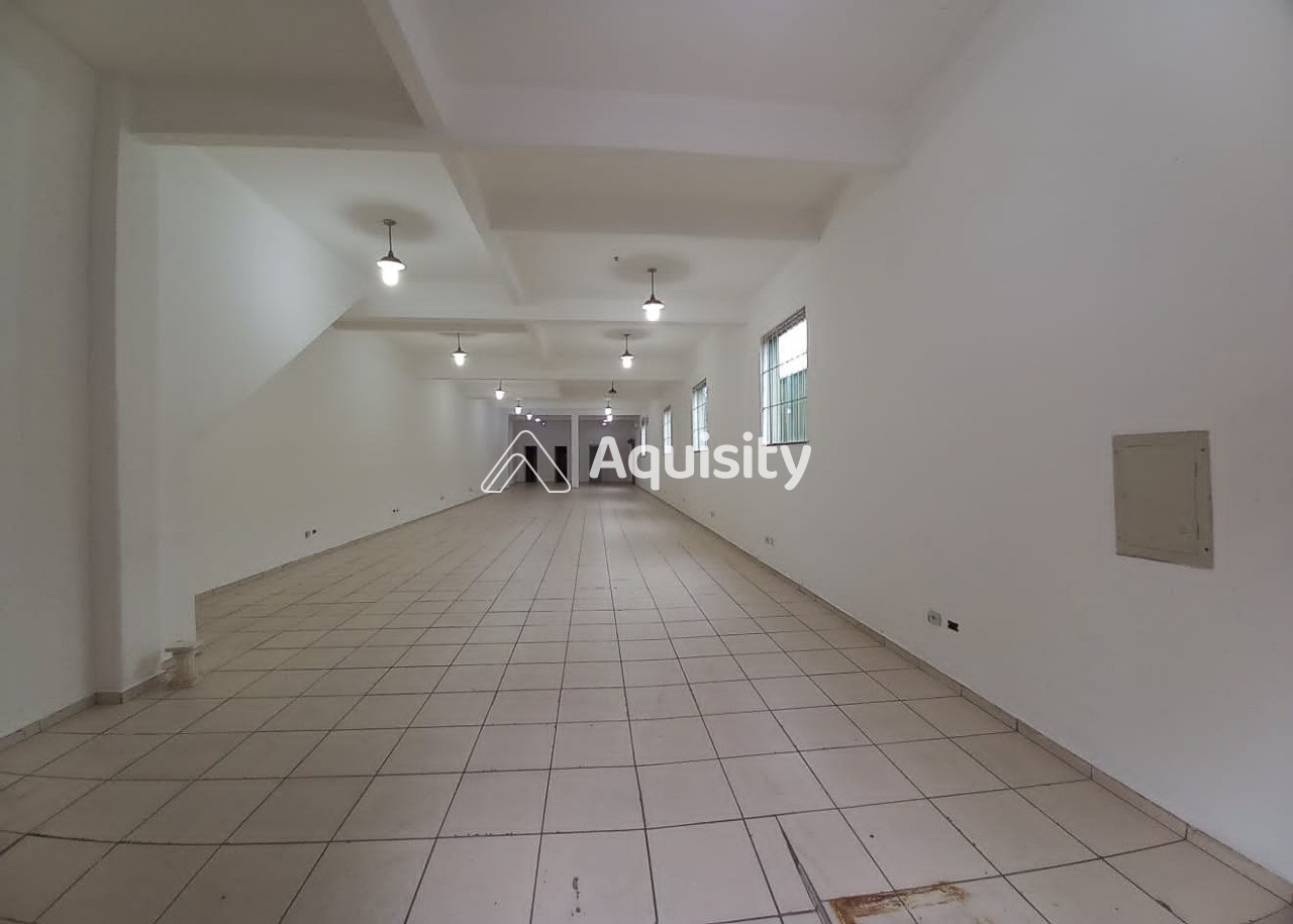 Salão comercial para Locação na Mooca com 220m² com 5 salas, 3 banheiros, copa, 4 vagas de garagem. Excelente localização na Mooca