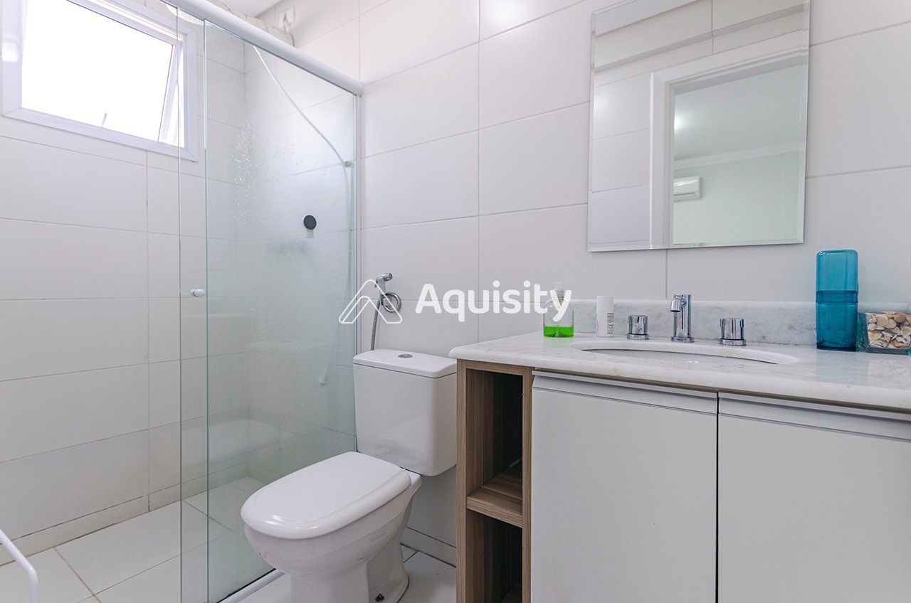 Apartamento Garden à venda 207m² Guarujá 3 suítes Sala 2 ambientes Varanda gourmet Quintal 3 vagas Cozinha americana Ar condicionado 60m da praia