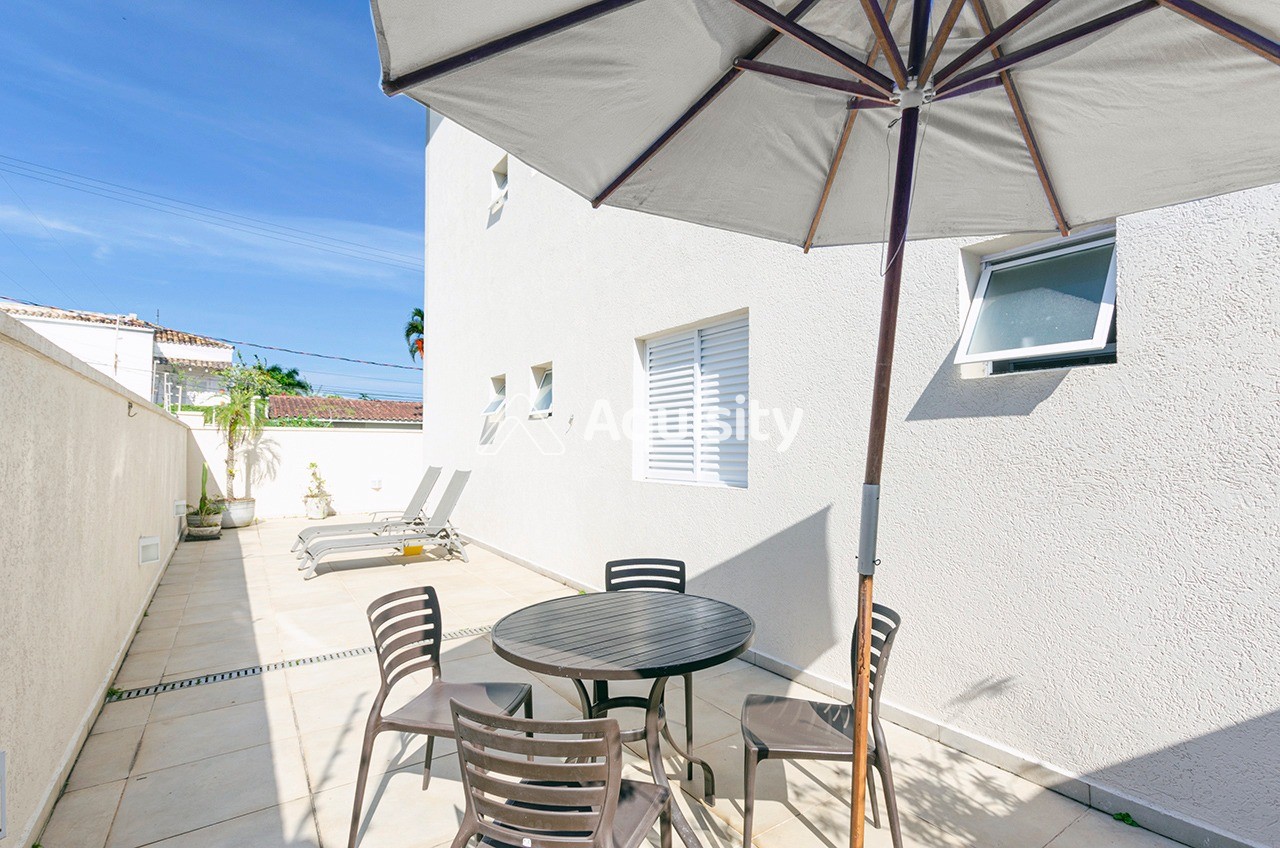 Apartamento Garden à venda 207m² Guarujá 3 suítes Sala 2 ambientes Varanda gourmet Quintal 3 vagas Cozinha americana Ar condicionado 60m da praia