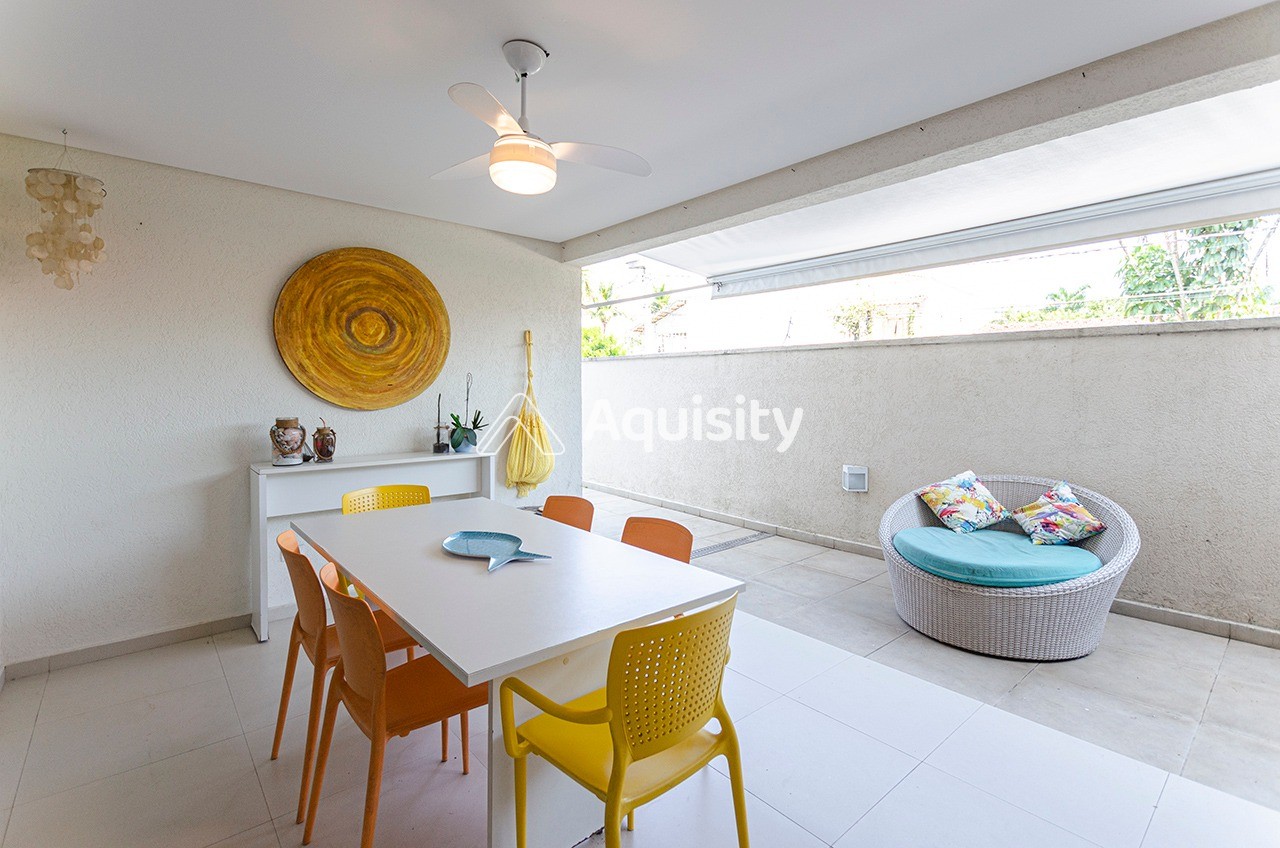 Apartamento Garden à venda 207m² Guarujá 3 suítes Sala 2 ambientes Varanda gourmet Quintal 3 vagas Cozinha americana Ar condicionado 60m da praia