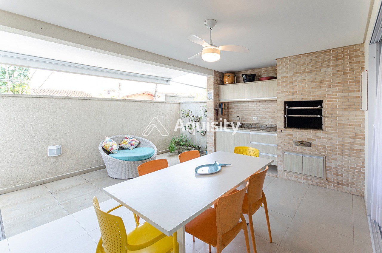 Apartamento Garden à venda 207m² Guarujá 3 suítes Sala 2 ambientes Varanda gourmet Quintal 3 vagas Cozinha americana Ar condicionado 60m da praia