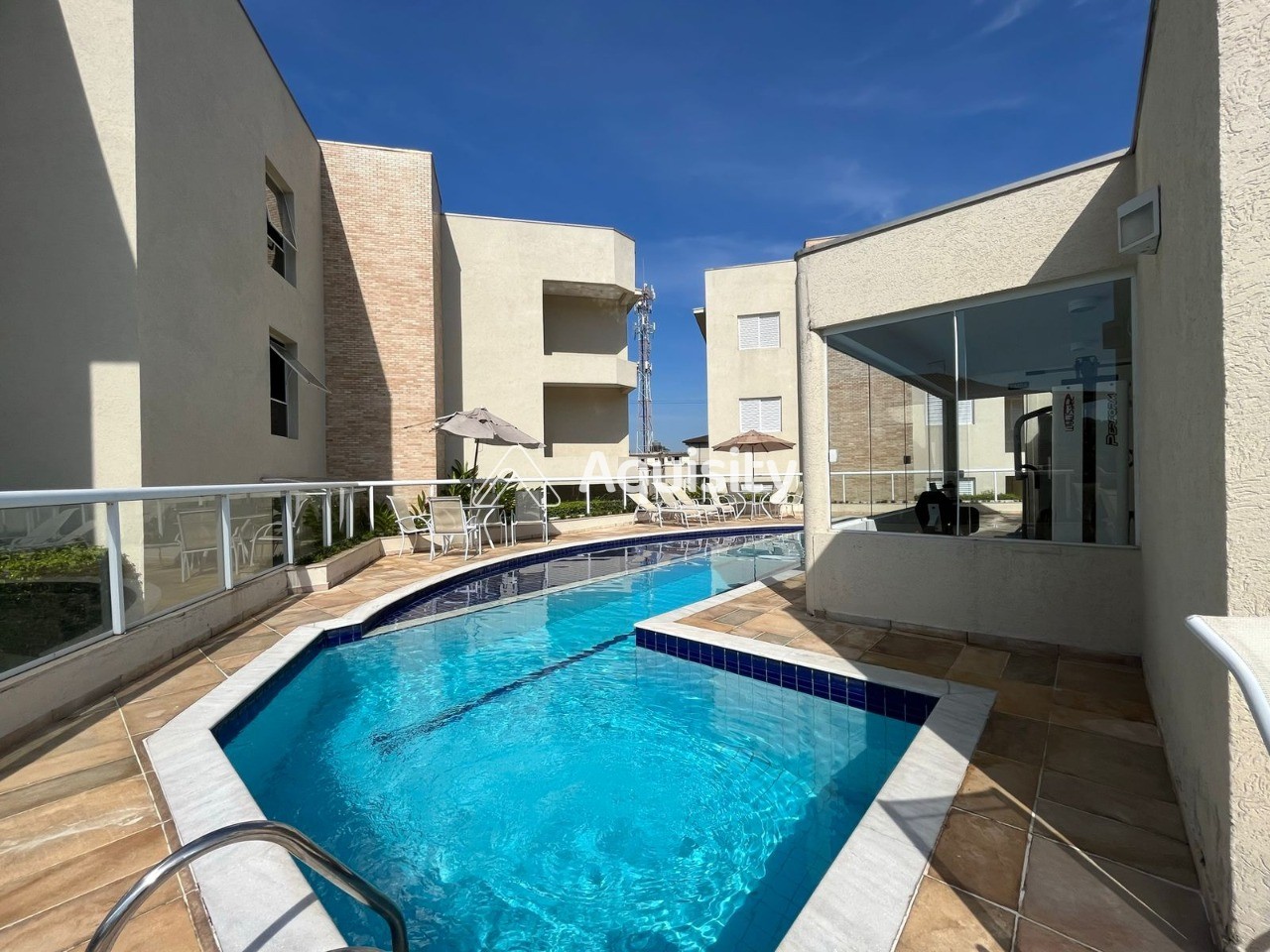 Apartamento Garden à venda 207m² Guarujá 3 suítes Sala 2 ambientes Varanda gourmet Quintal 3 vagas Cozinha americana Ar condicionado 60m da praia
