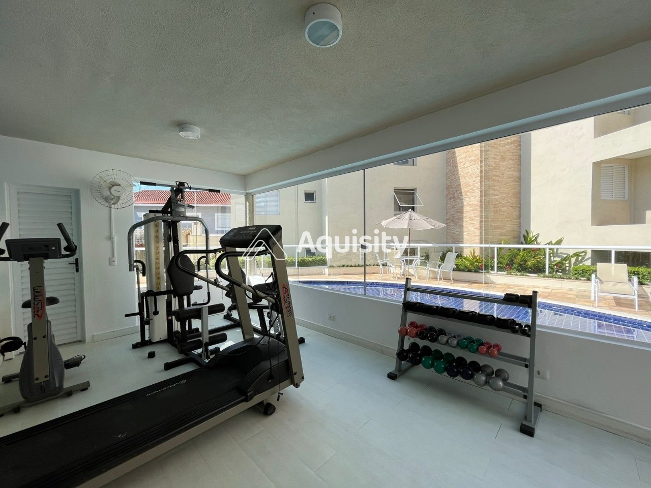 Apartamento Garden à venda 207m² Guarujá 3 suítes Sala 2 ambientes Varanda gourmet Quintal 3 vagas Cozinha americana Ar condicionado 60m da praia
