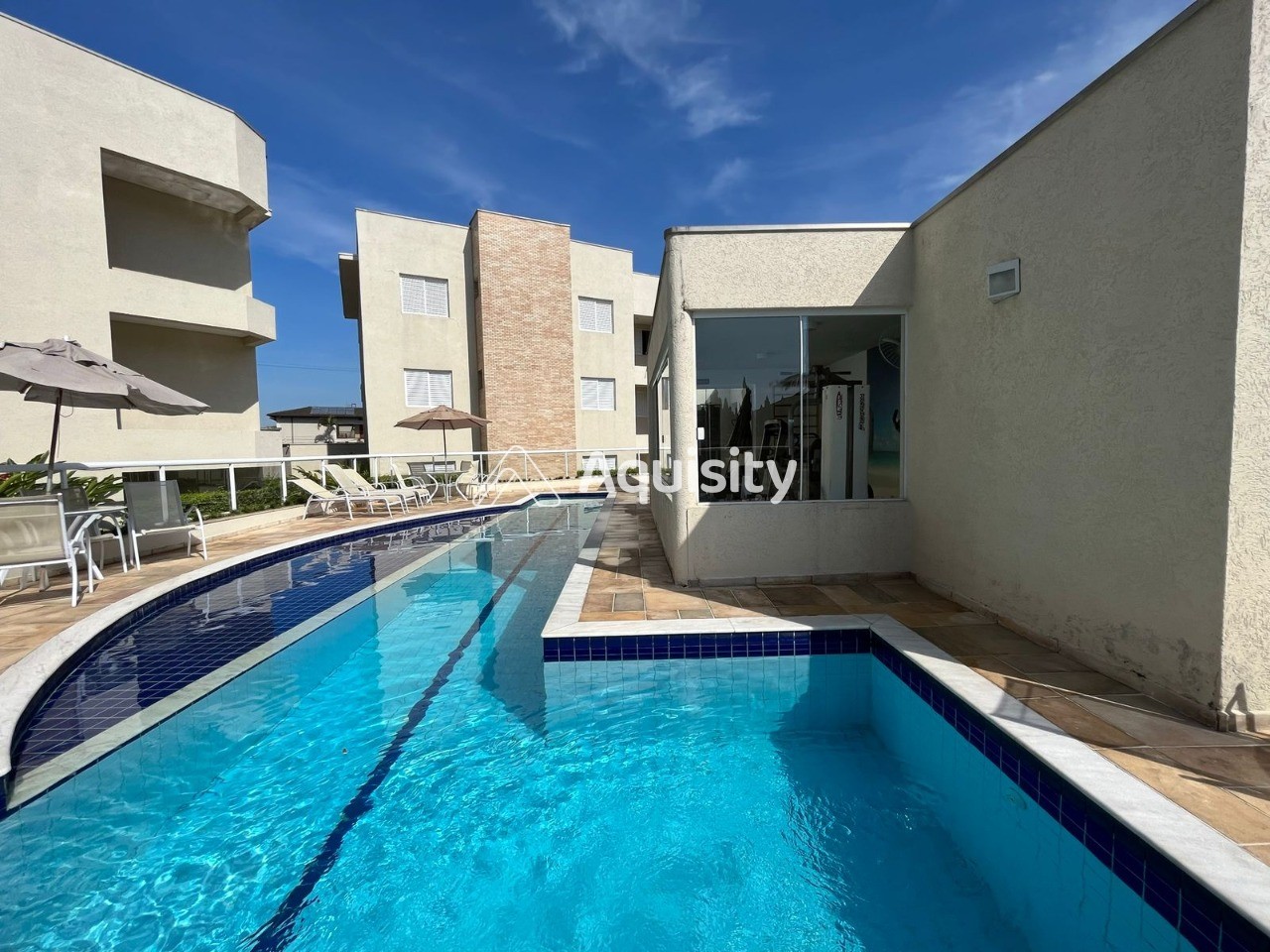 Apartamento Garden à venda 207m² Guarujá 3 suítes Sala 2 ambientes Varanda gourmet Quintal 3 vagas Cozinha americana Ar condicionado 60m da praia
