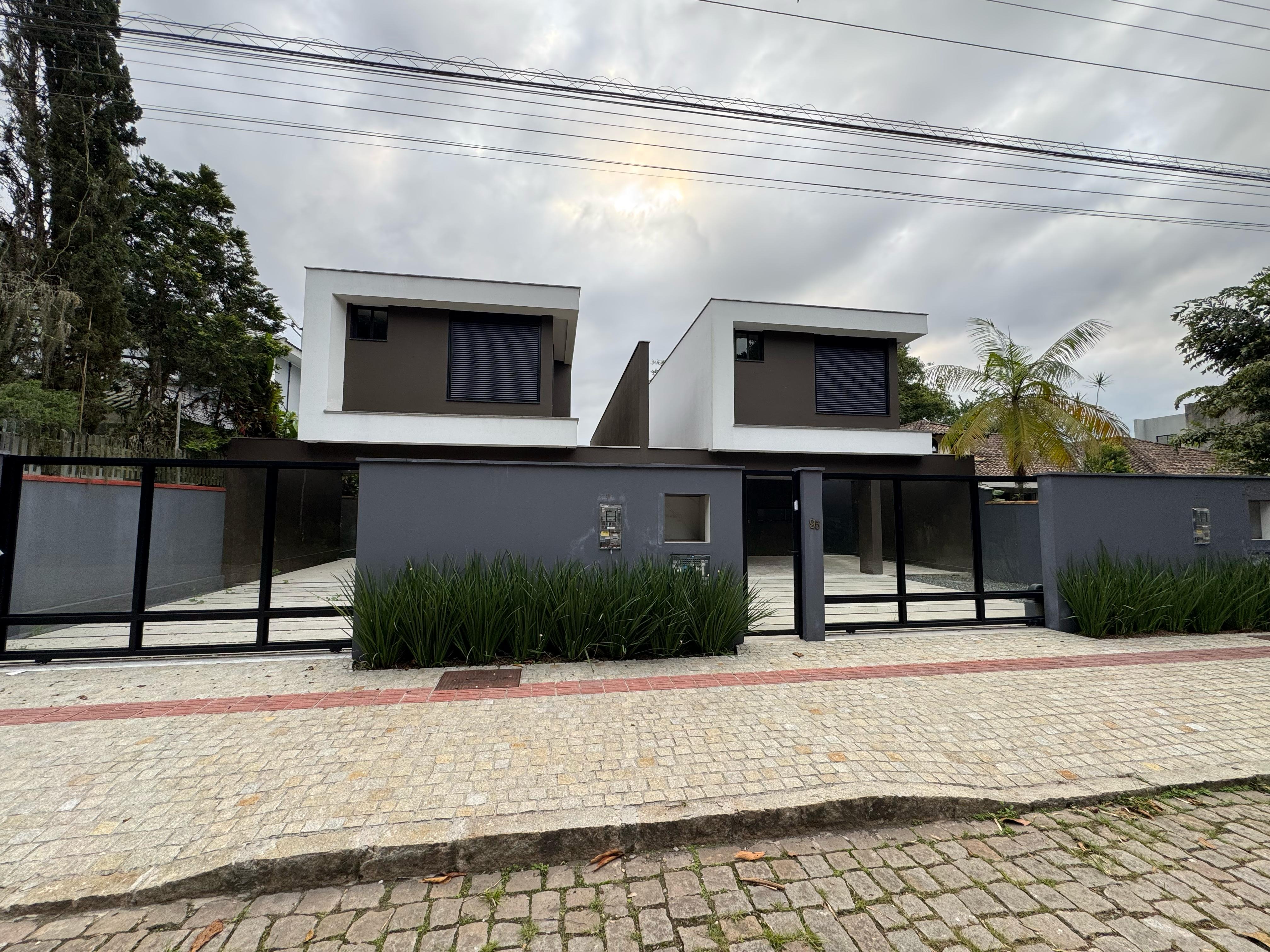Casa, 4 quartos, 218 m² - Foto 1