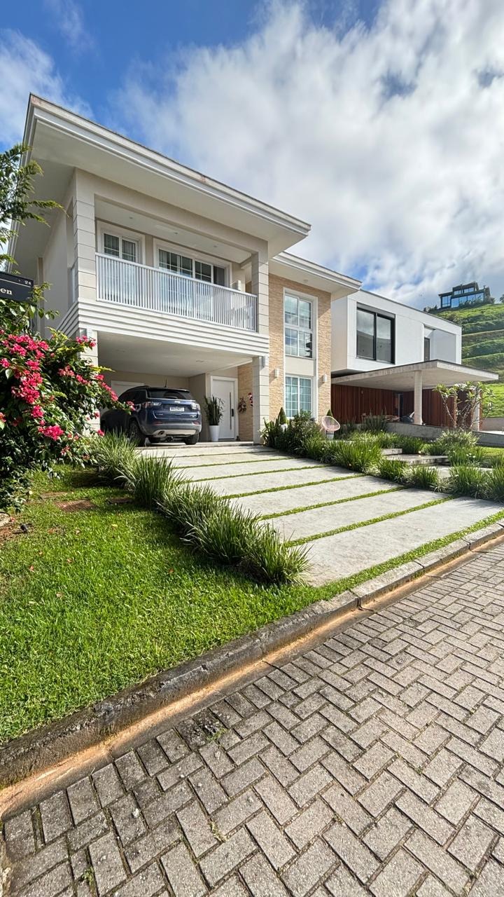 Casa, 4 quartos, 353 m² - Foto 1