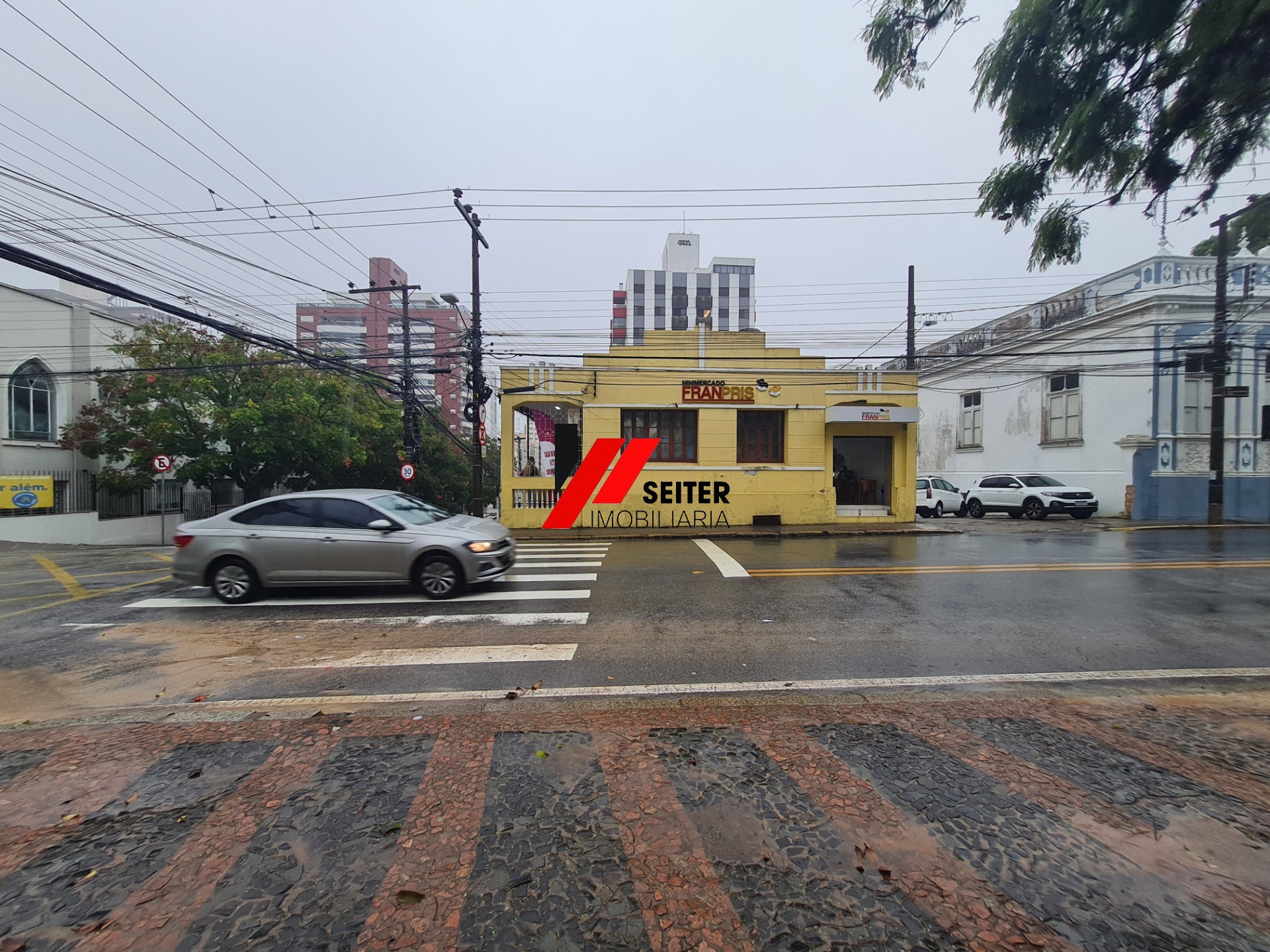Casa comercial a venda no centro de Florianópolis com 330 M²