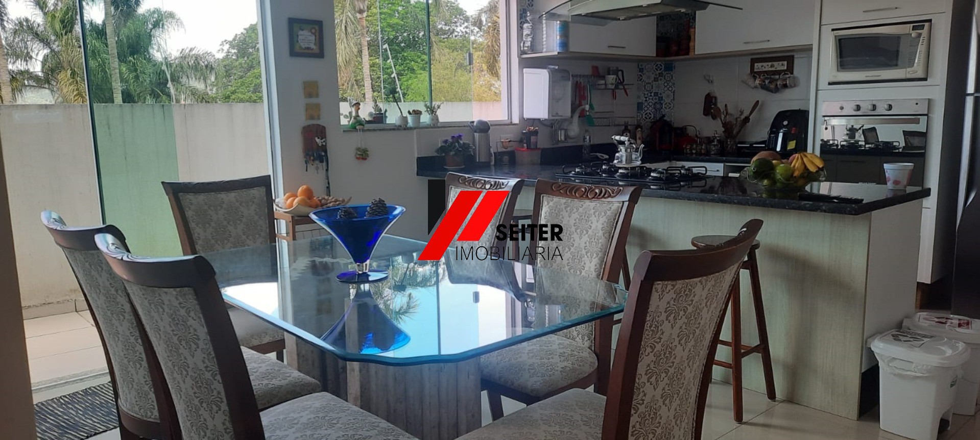 Casa a venda com 4 quartos sendo 4 suítes, 5 banheiros e 5 vagas de garagem, com area total de 279m²