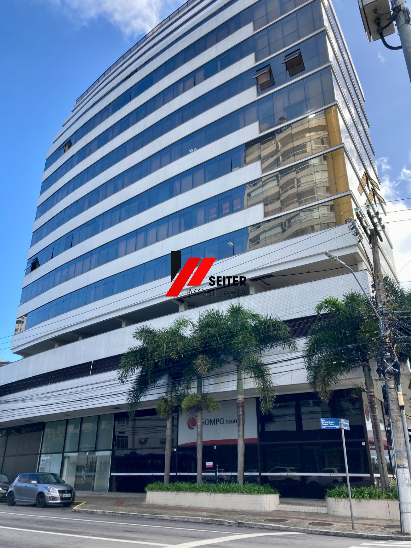 Sala comercial para alugar no Bairro Estreito em Florianópolis com 8 salas