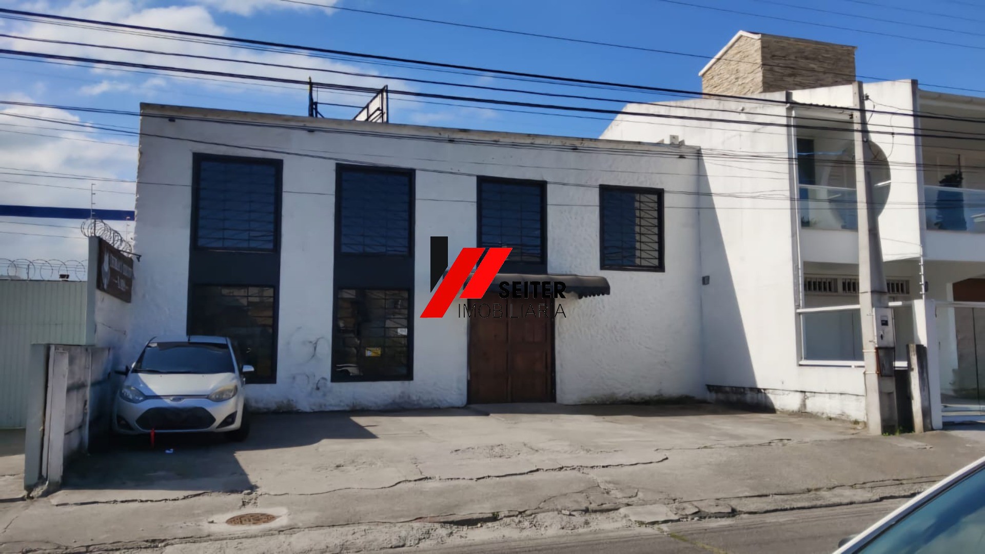 Terreno comercial à venda em São José no bairro Campinas com galpão construido e viabilidade predial