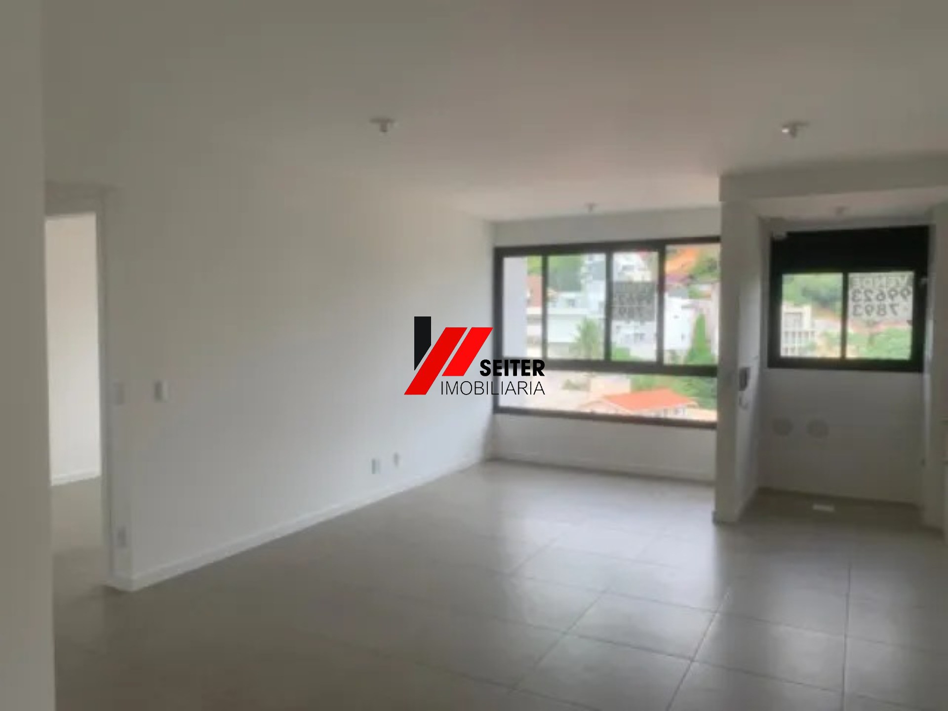 Apartamento de dois dormitórios com suite à venda na Carvoeira em Florianópolis