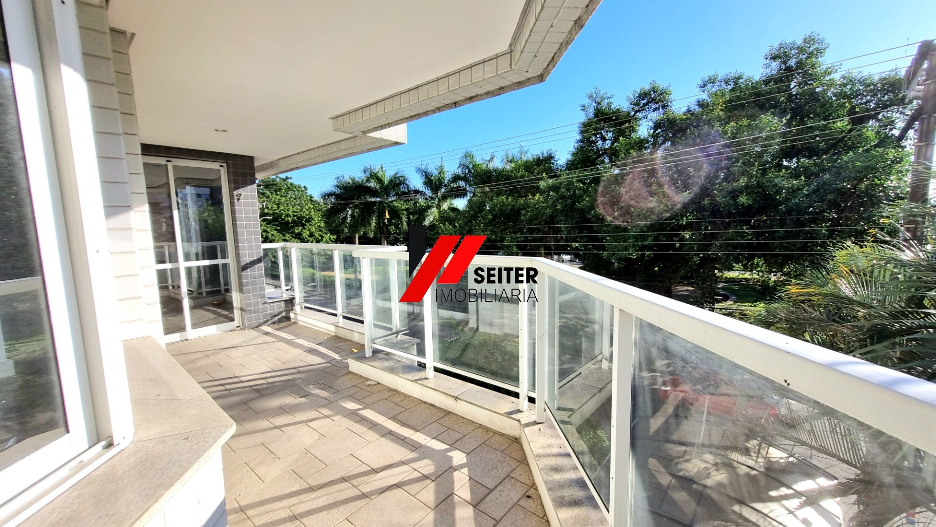 Apartamento de 4 dormitorios a venda Beira Mar Florianopolis