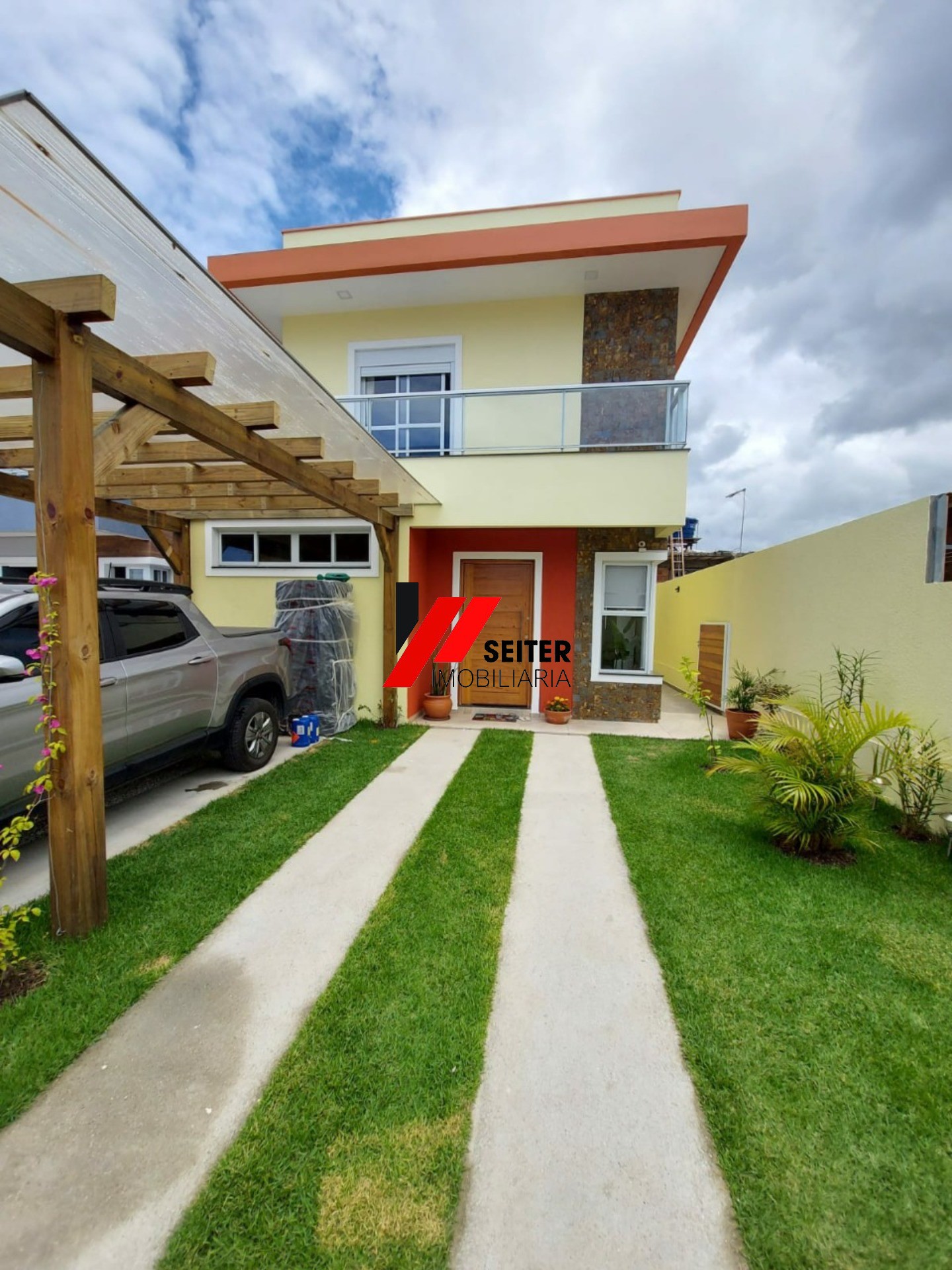 Casa de 4 dormitórios à venda no bairro Rio Vermelho em Florianópolis