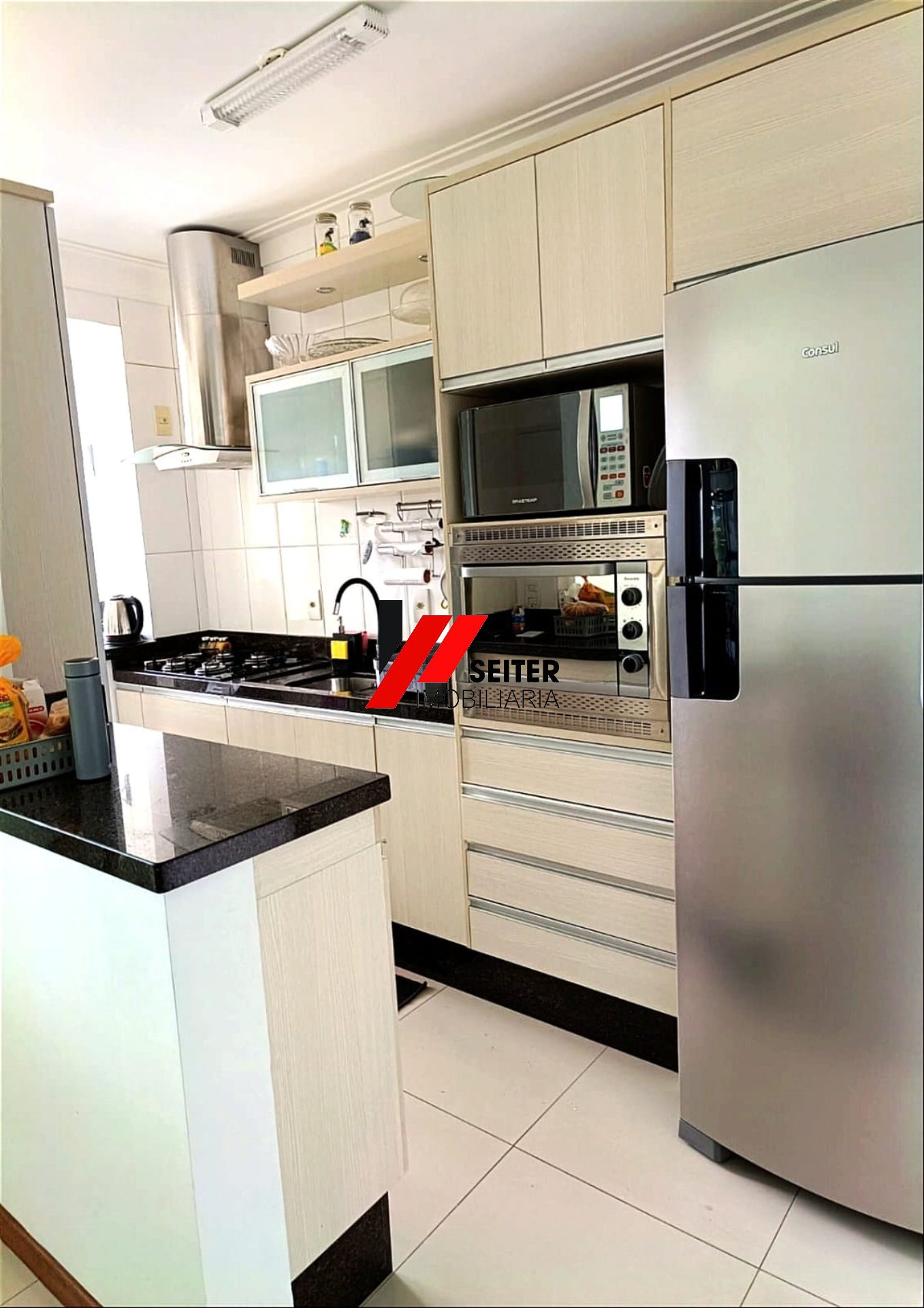 Apartamento à venda com 3 dormitórios no bairro Trindade em Florianópolis.