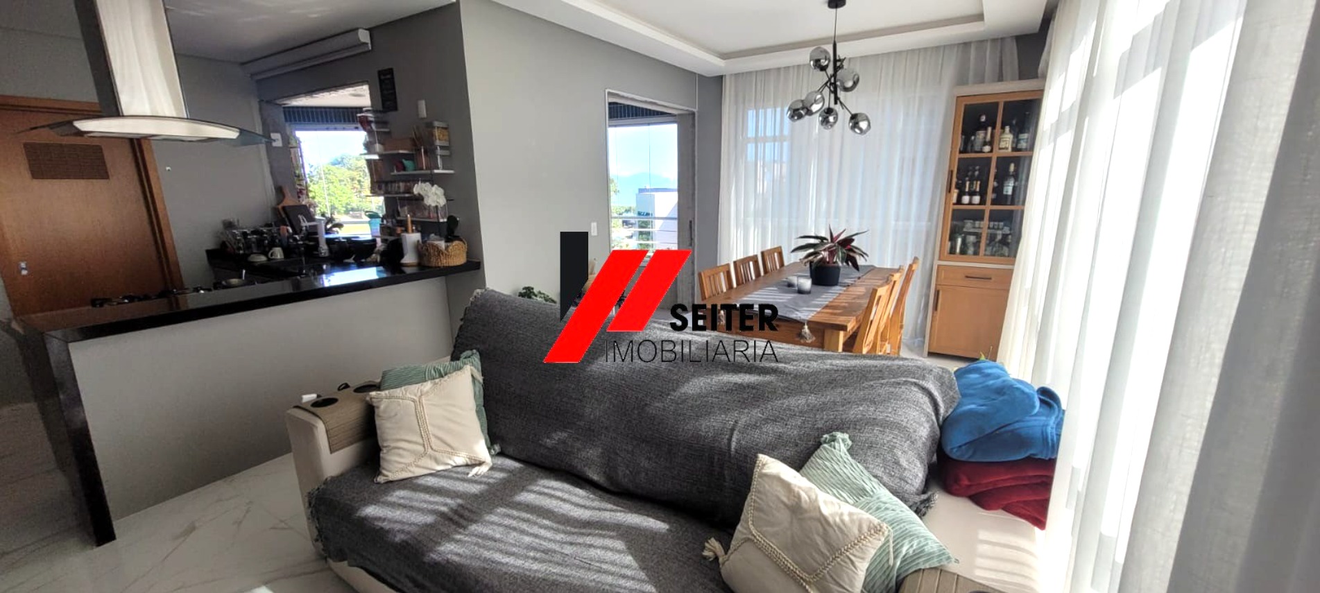 Apartamento de 3 dormitorios a venda Agronomica Florianopolis 139 metros de area privativa