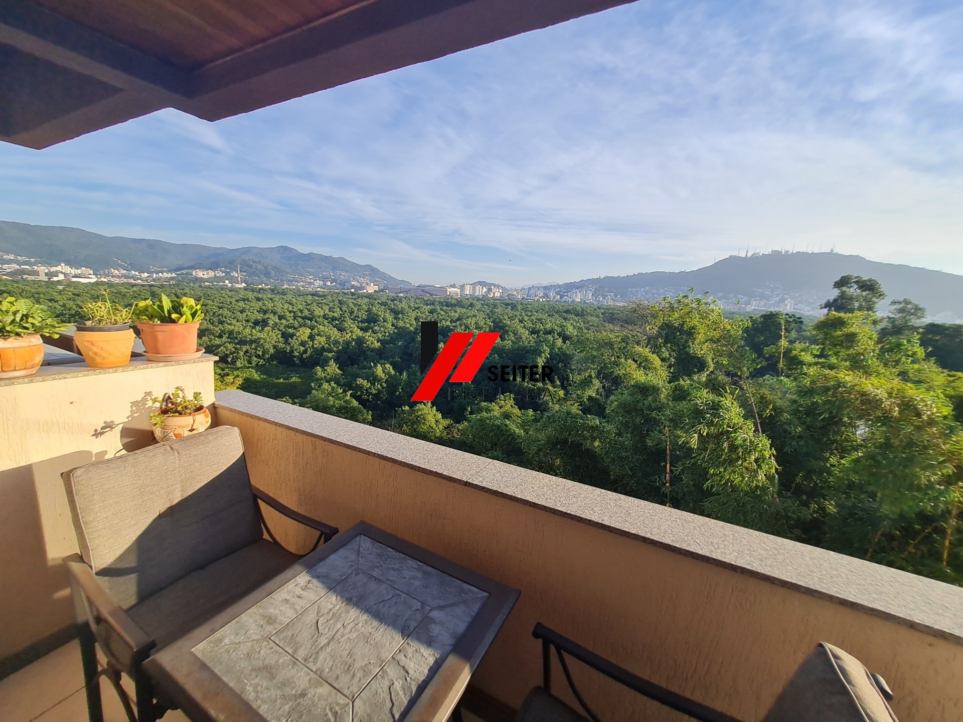 Apartamento de 2 dormitórios com suite a venda Itacorubi Florianópolis