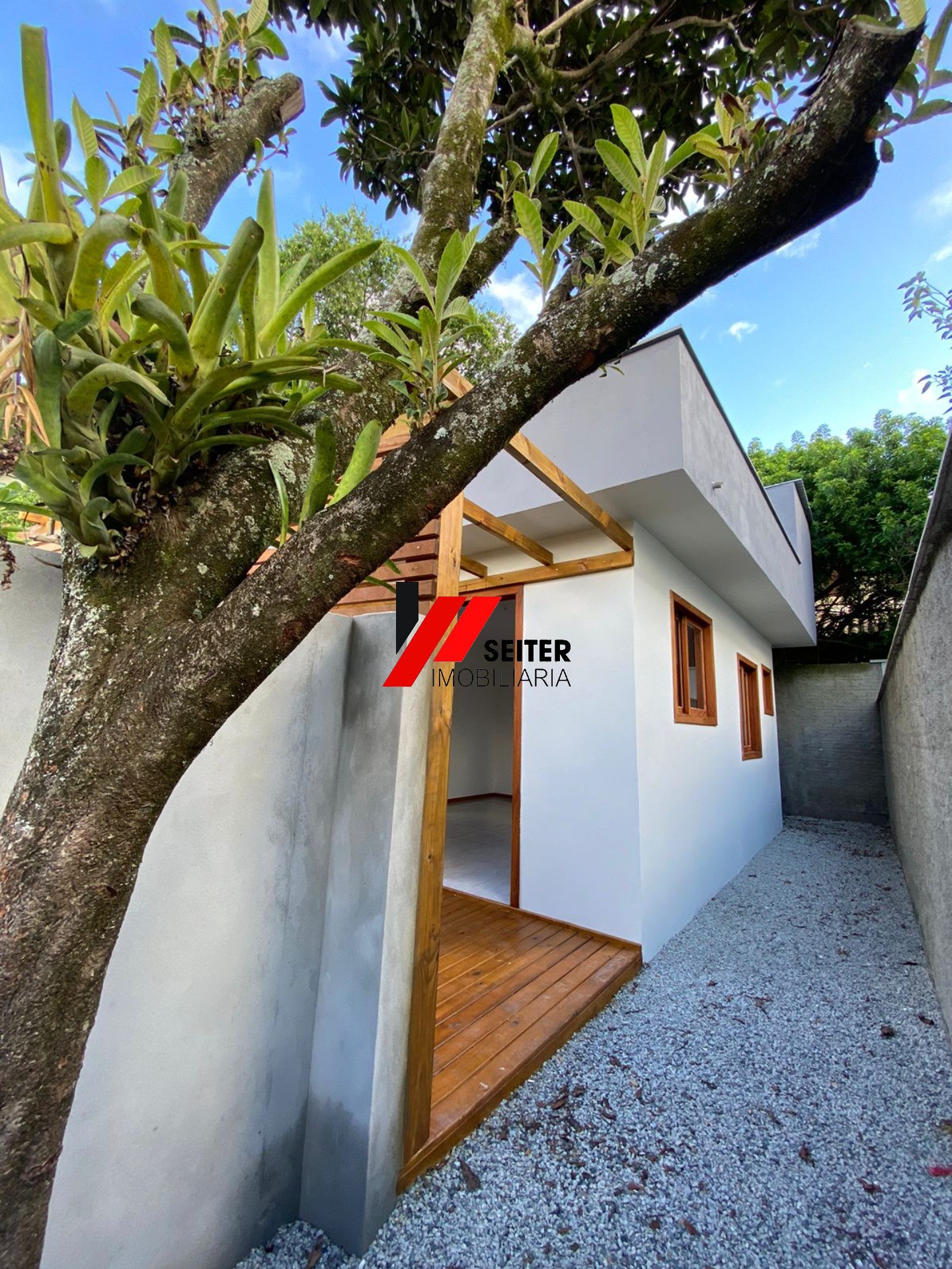 Casa de 01 dormitório a venda no porto da lagoa