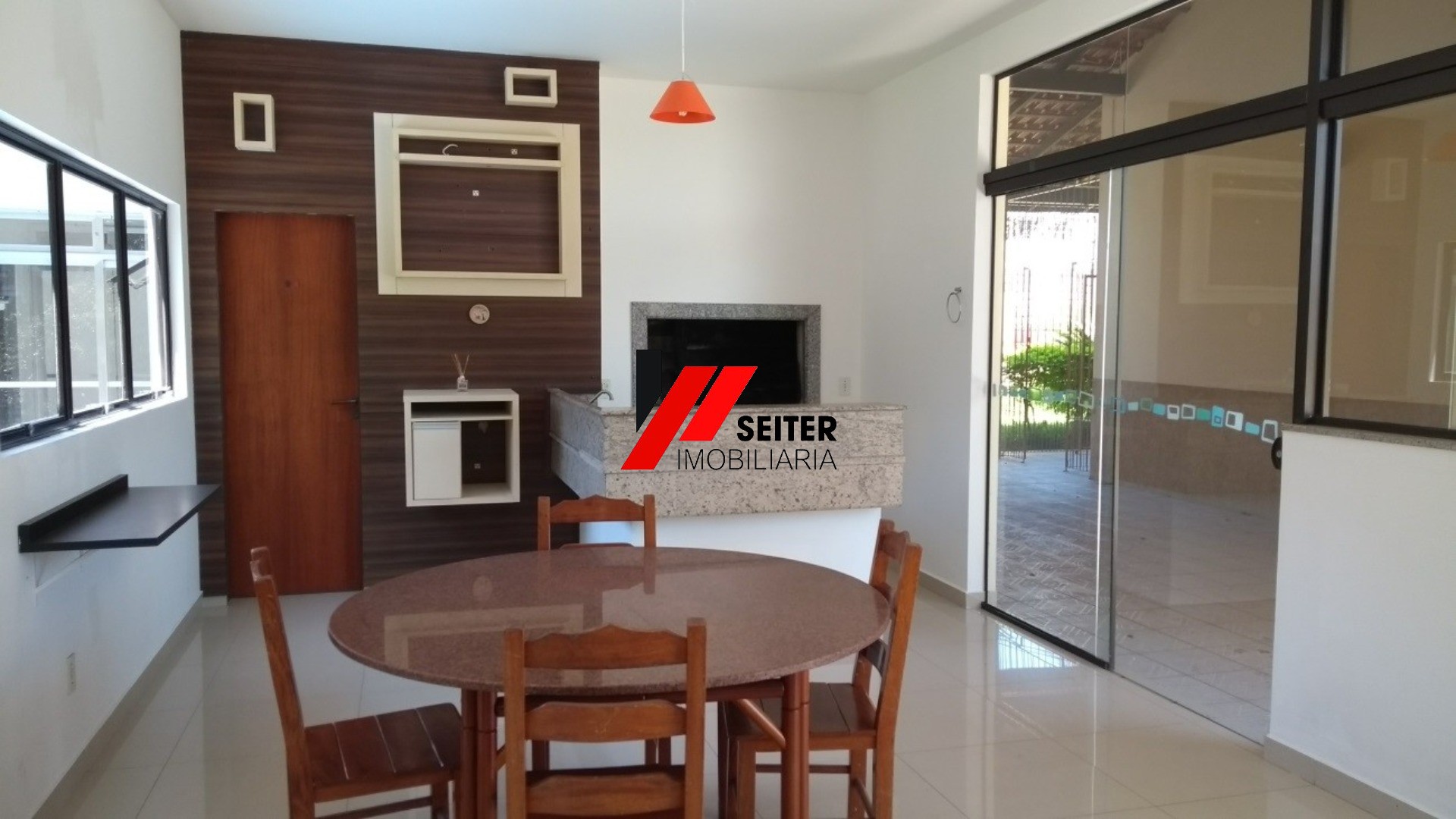 Casa com 4 dormitórios sendo 2 suíte à venda no bairro Pantanal