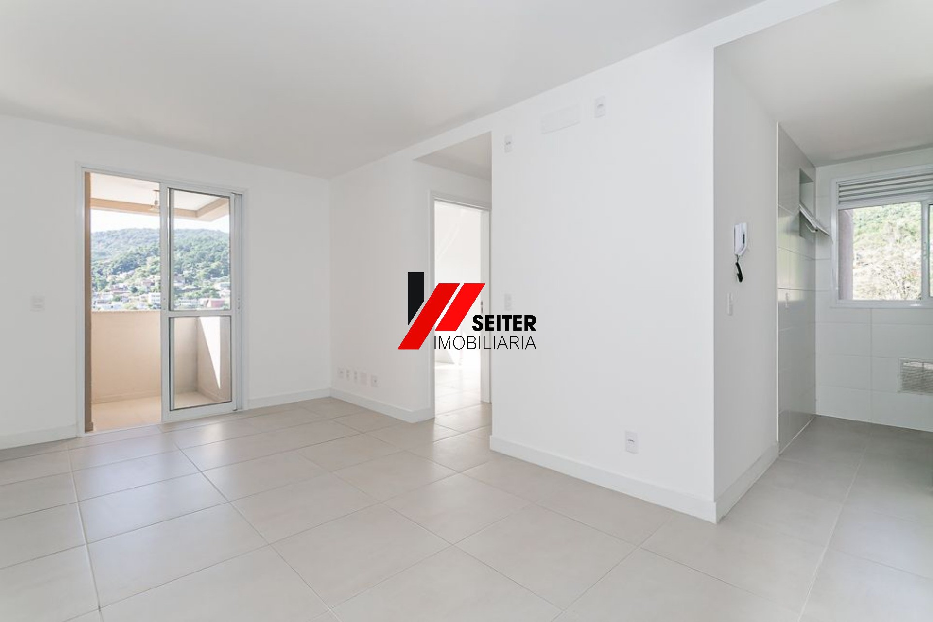 Apartamento de 2 dormitórios com suite e sacada com churrasqueira a venda Itacorubi