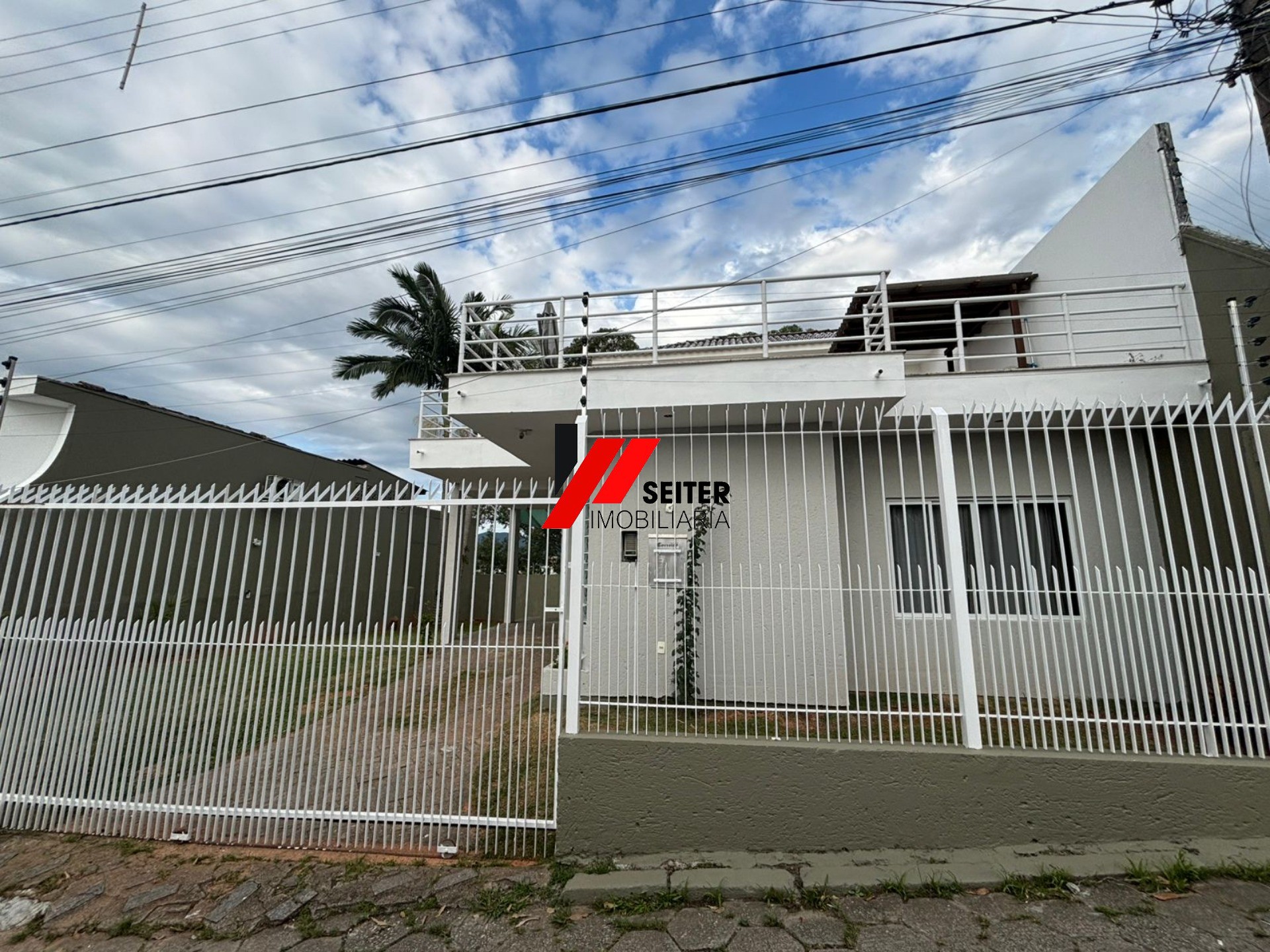 casa a venda na agronômica, com 2 dormitorios sendo 1 suite, vaga de garagem coberta 139m²