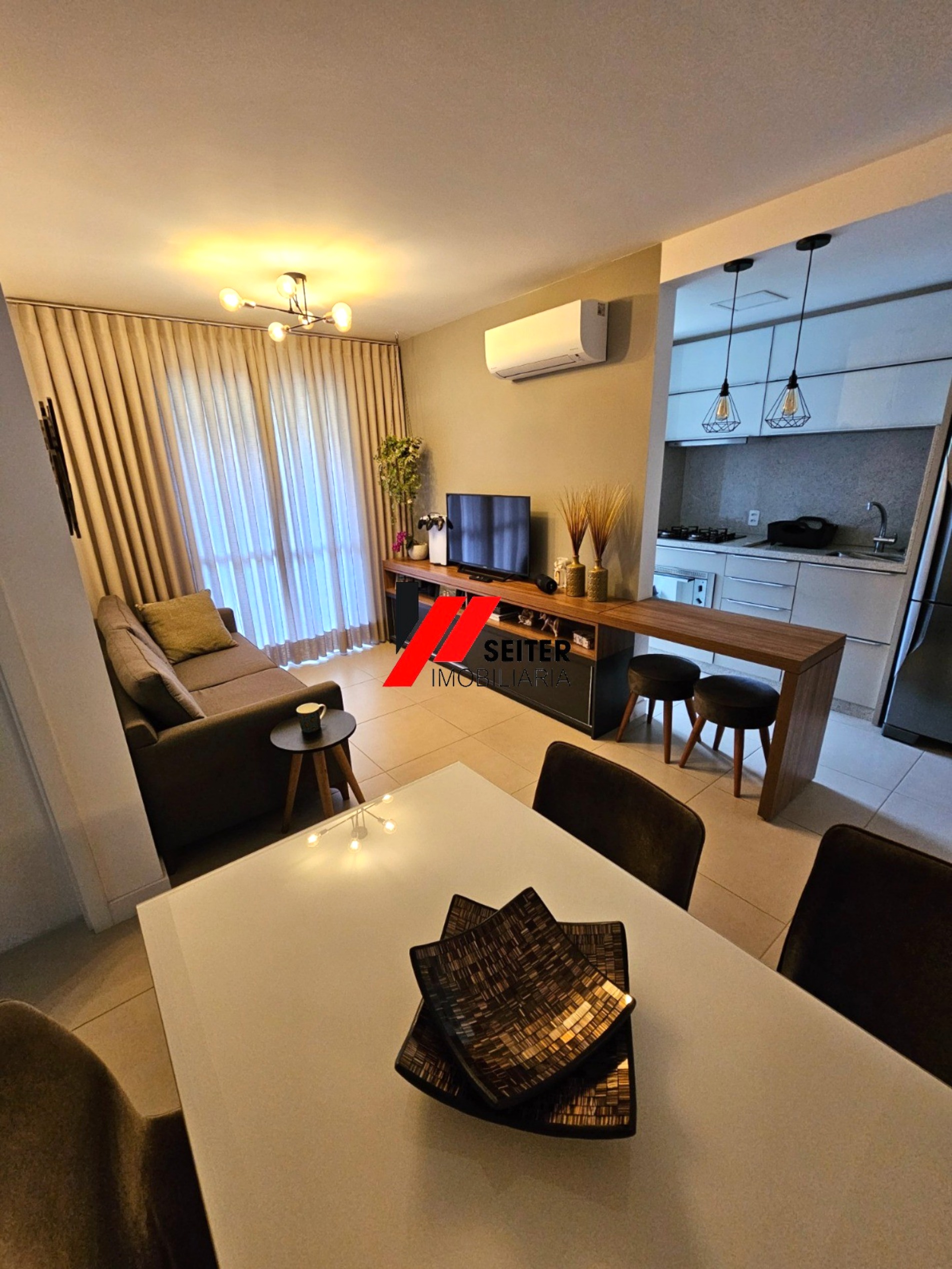 Apartamento com suíte e mobiliado à venda no bairro itacorubi em Florianópolis