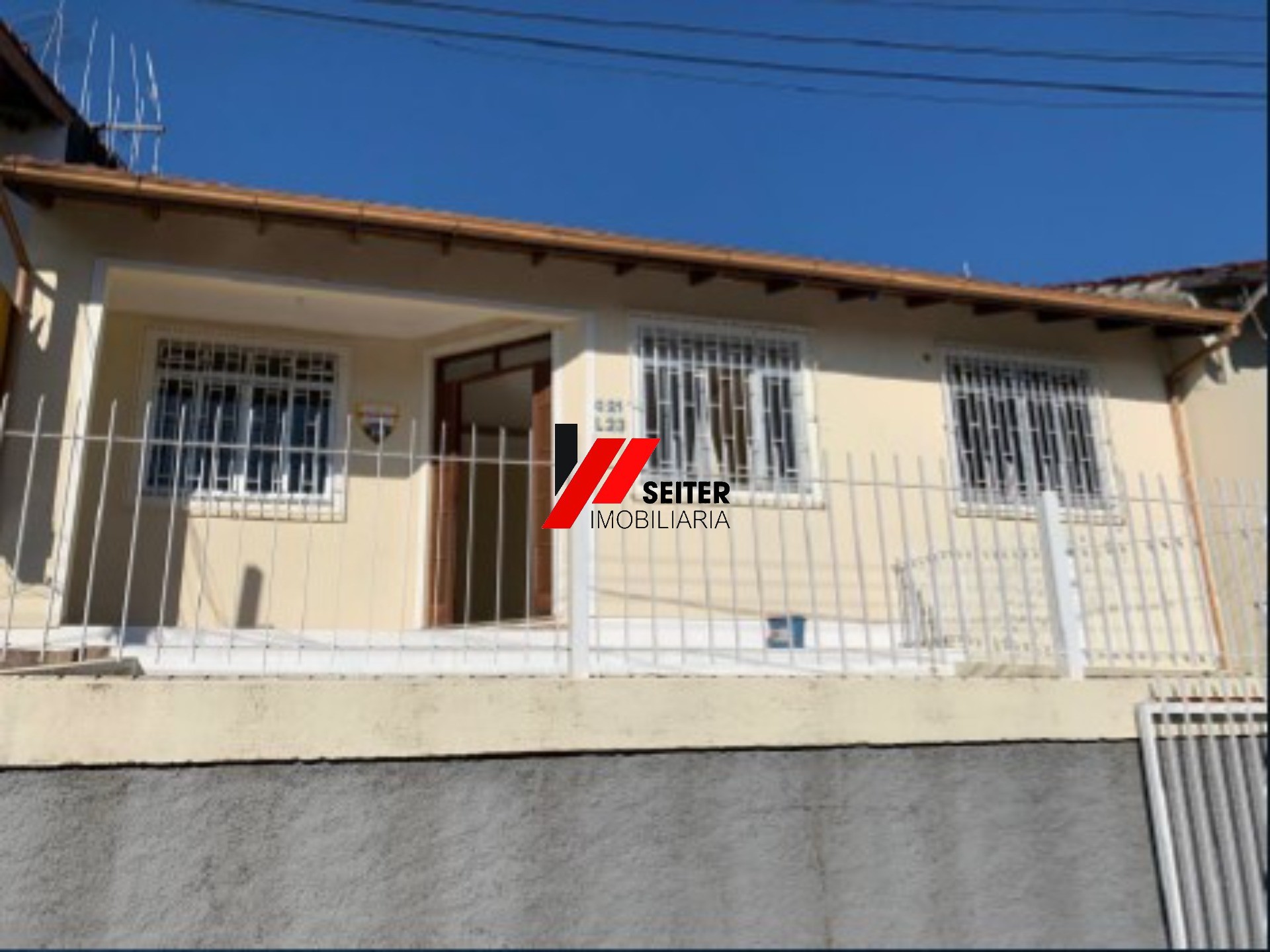Casa com 3 Quartos Suíte e Edícula à Venda em Terreno de 200m2