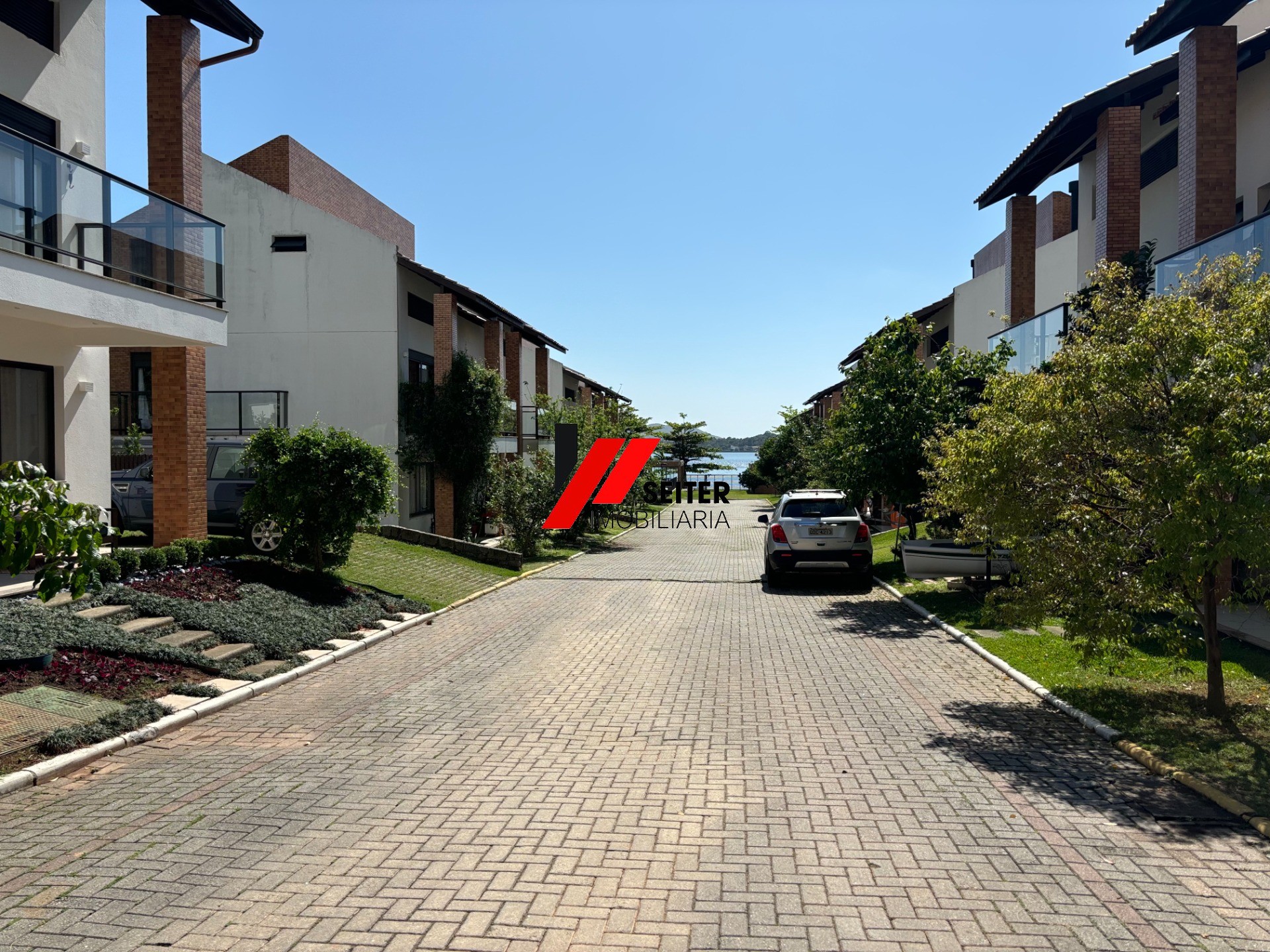 Casa à venda na beira da Lagoa em Florianópolis