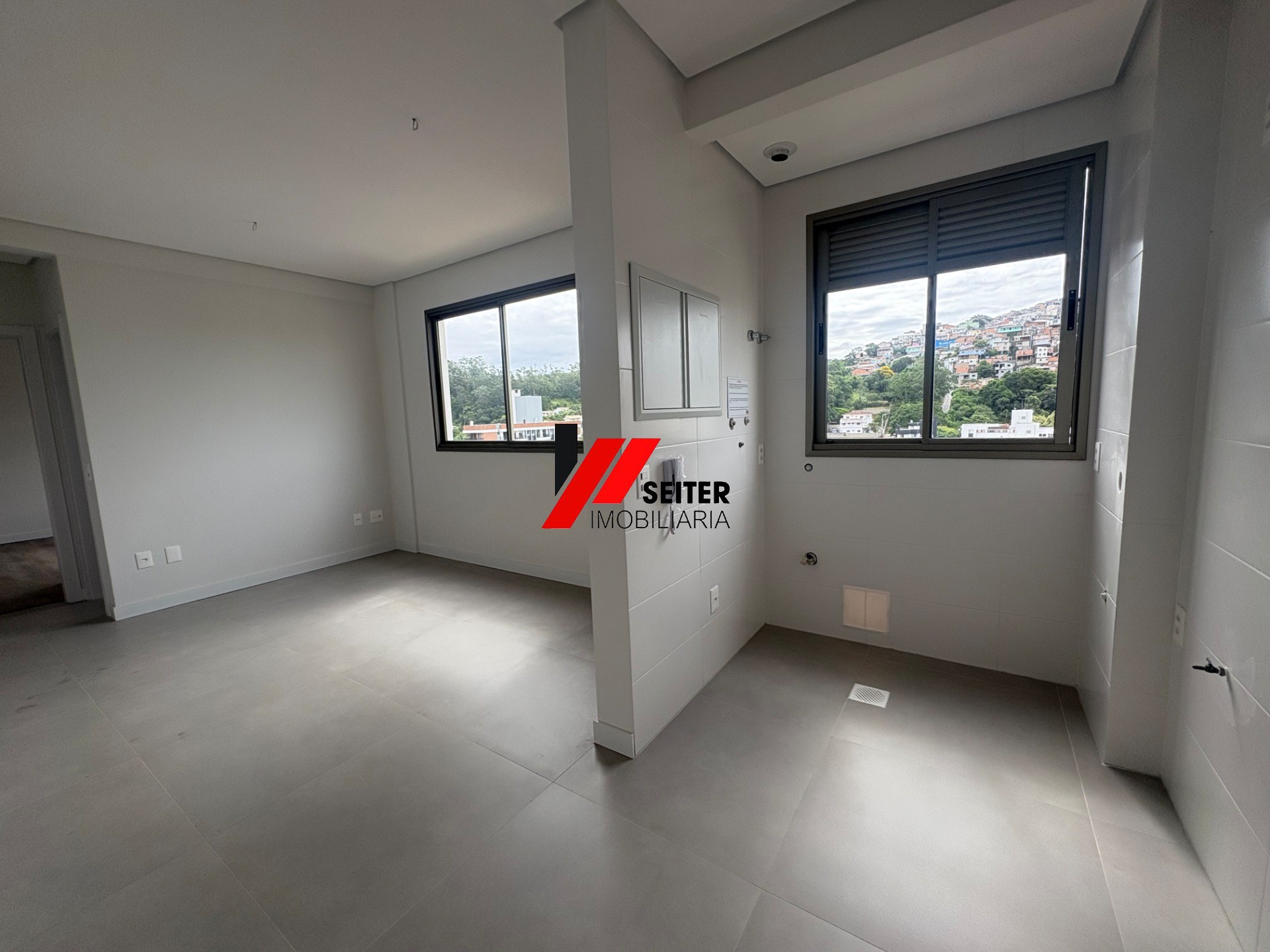 Apartamento novo de 1 dormitorio a venda proximo da UFSC no bairro Carvoeira