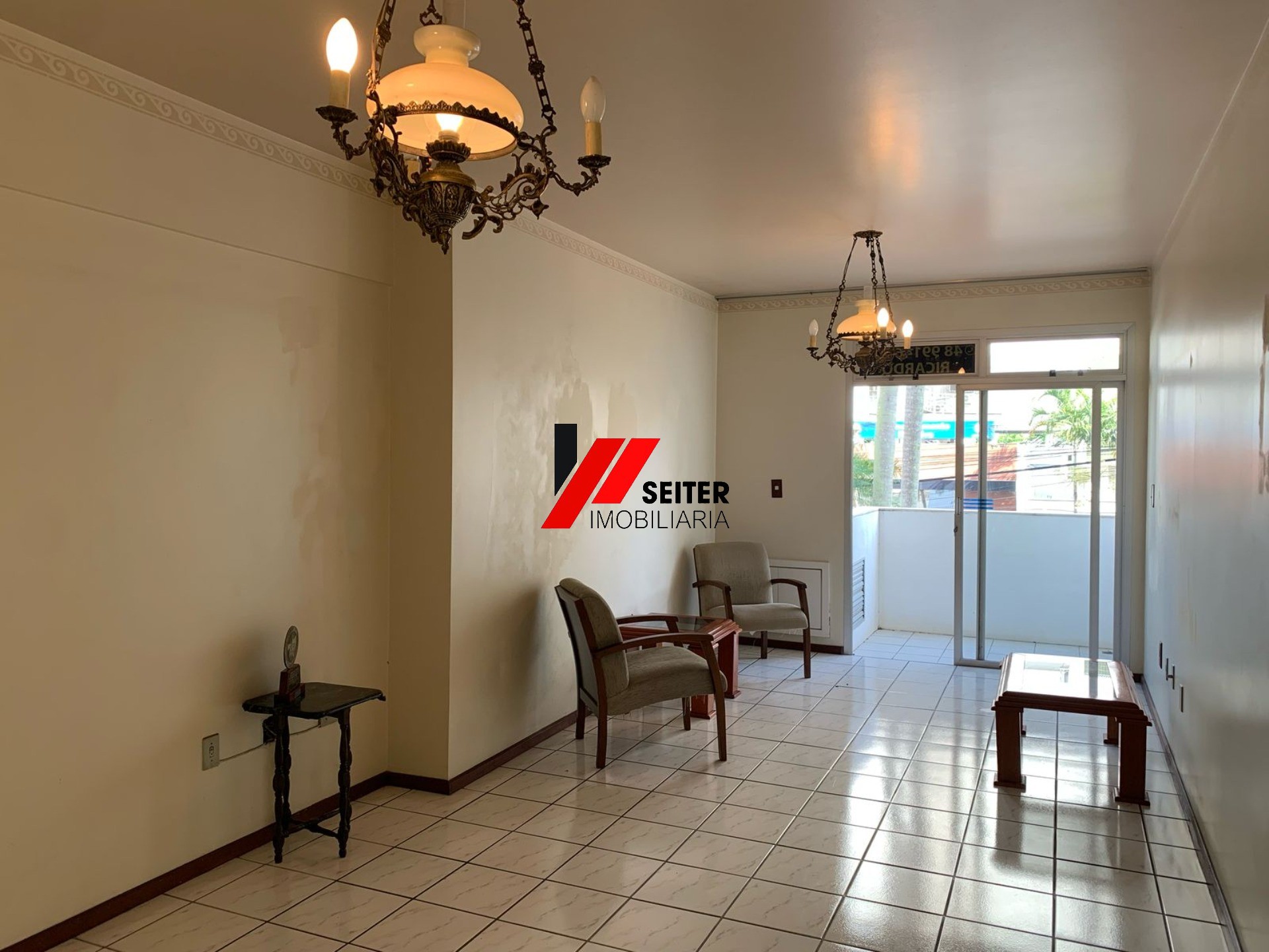 Apartamento de 3 quartos e suite a venda no Centro de Florianópolis.