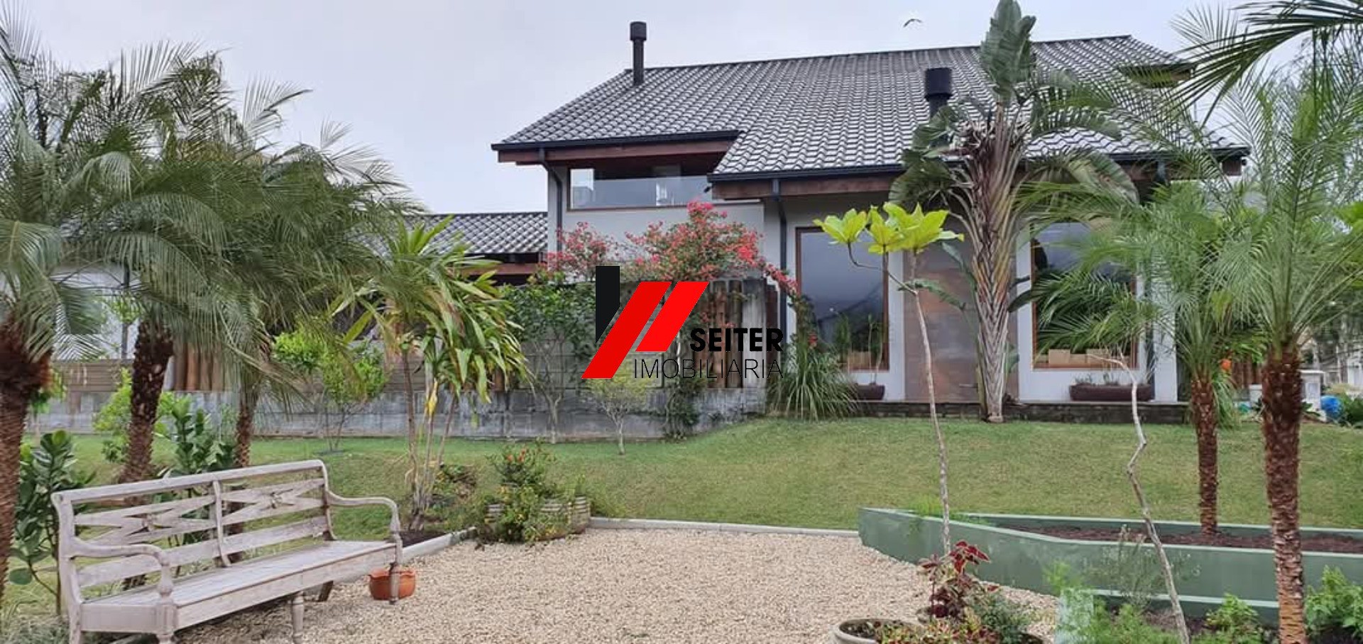 Casa de alto padrão à venda no bairro Saco Grande, Florianópolis-SC!