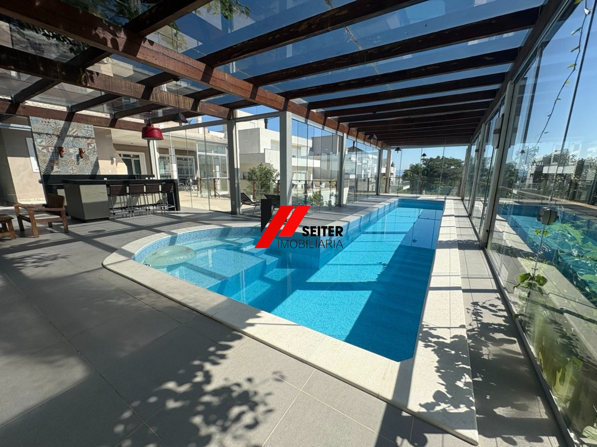 Casa à venda com 4 quartos em condomínio fechado , 701m² - Córrego Grande