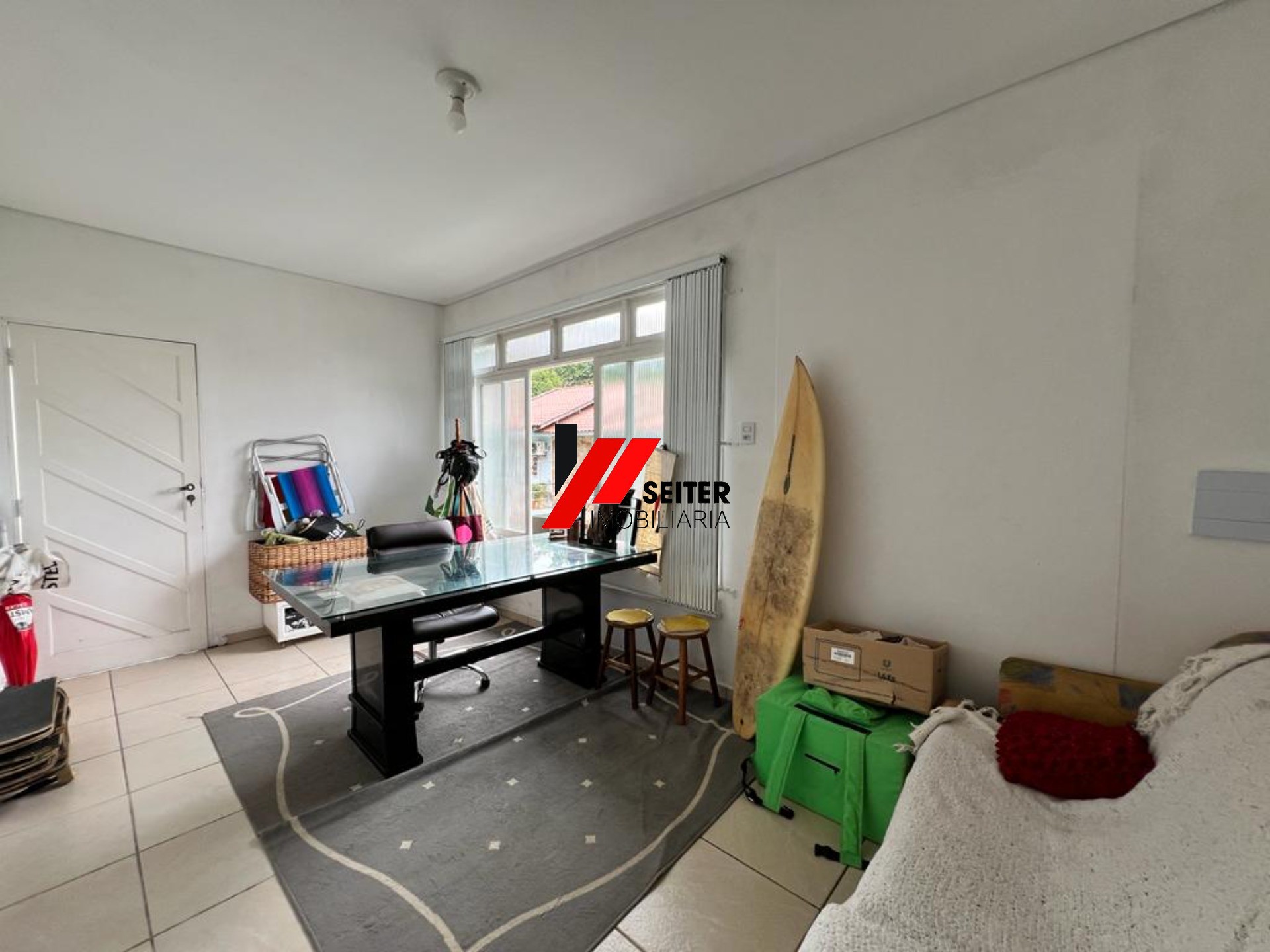 Casa à venda em Florianópolis-SC, na Agronômica, 2 quartos, 2 salas, 1 banheiro e garagem!