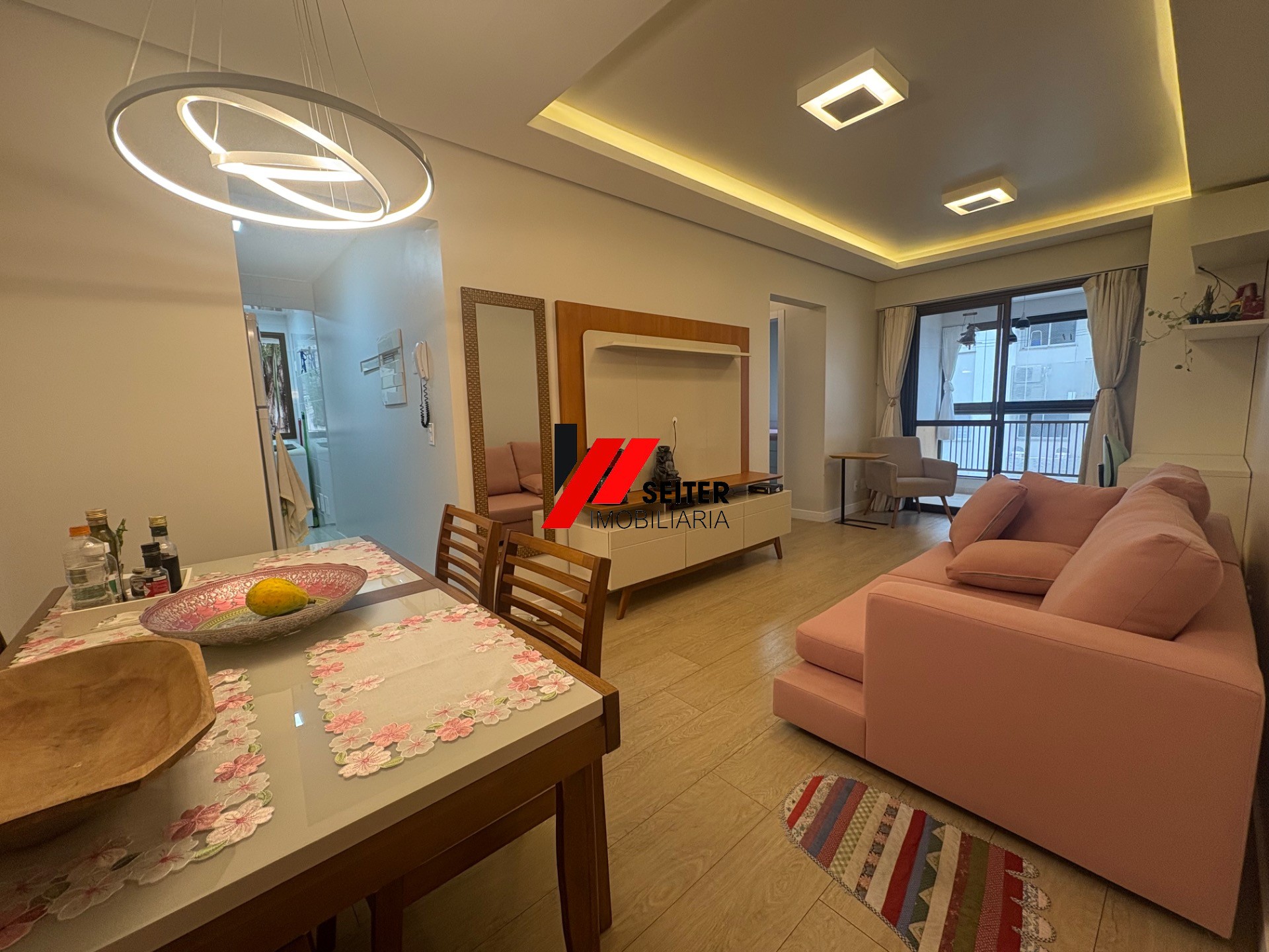 apartamento mobiliado de 2 dormitorios com suite a venda Itacorubi Florianopolis