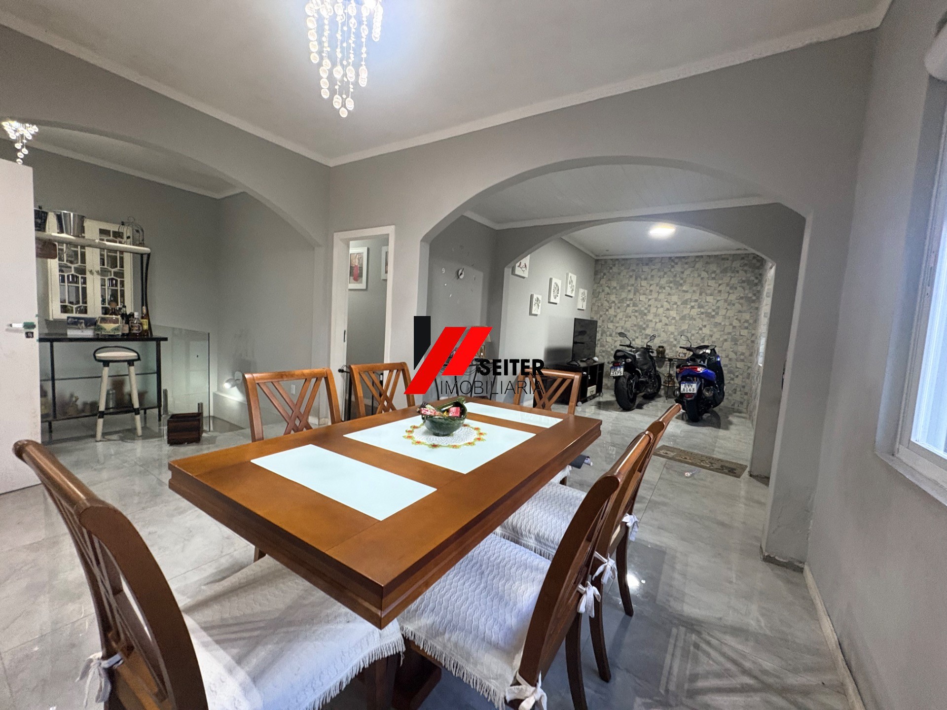 Casa reformada a venda proximo ao Hospital Florianopolis Estreito