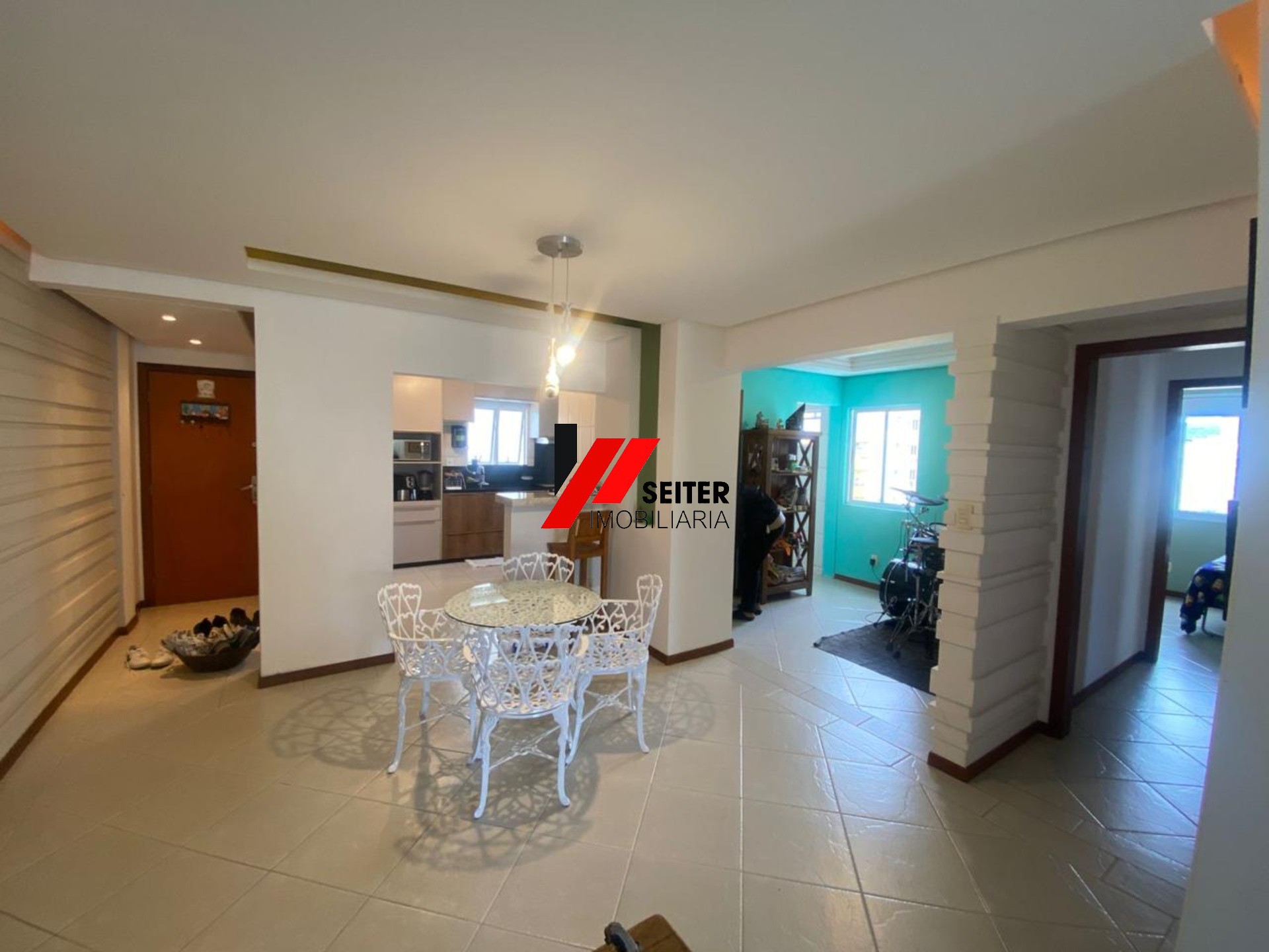 Apartamento de 3 quartos na Trindade, Florianópolis-SC: 1 suíte, 2 salas, 2 banheiros, 3 vagas de garagem, 133,66 m². Venha conferir!