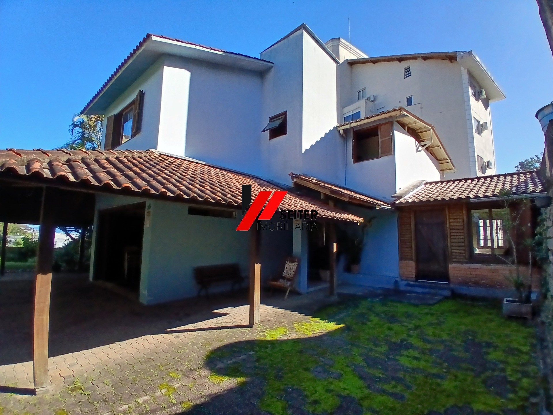 Casa no saco grande com 3 dormitórios terreno de 720 metros com viabilidade de prédio proximo SC 401 e Floripa Shopping