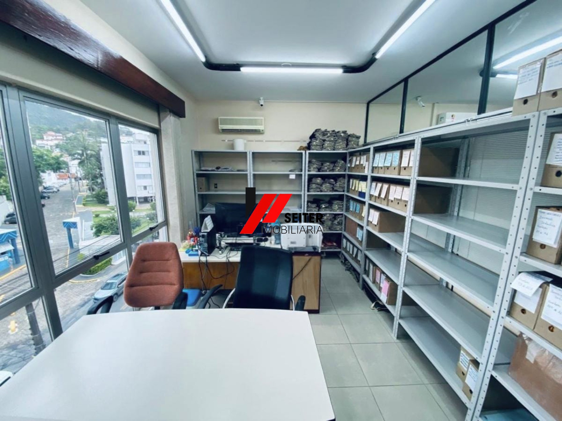 Conjunto de salas comerciais com 2 vagas à venda na Trindade, Florianópolis, excelente localização e estrutura executiva