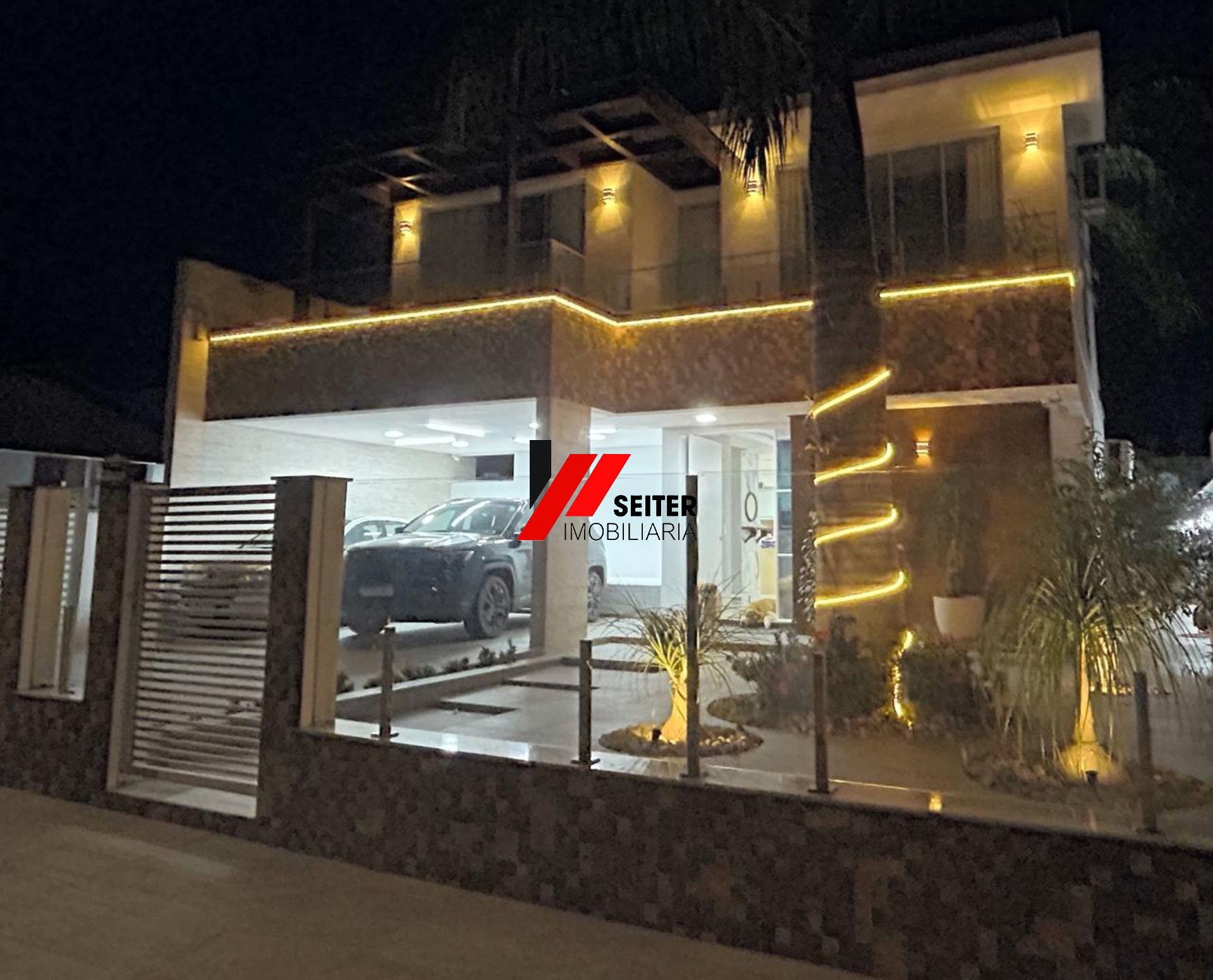 Casa de Alto Padrão com 280m² à Venda na Pedra branca: 4 Quartos 1 Suíte Área Gourmet e Piscina com Spa!