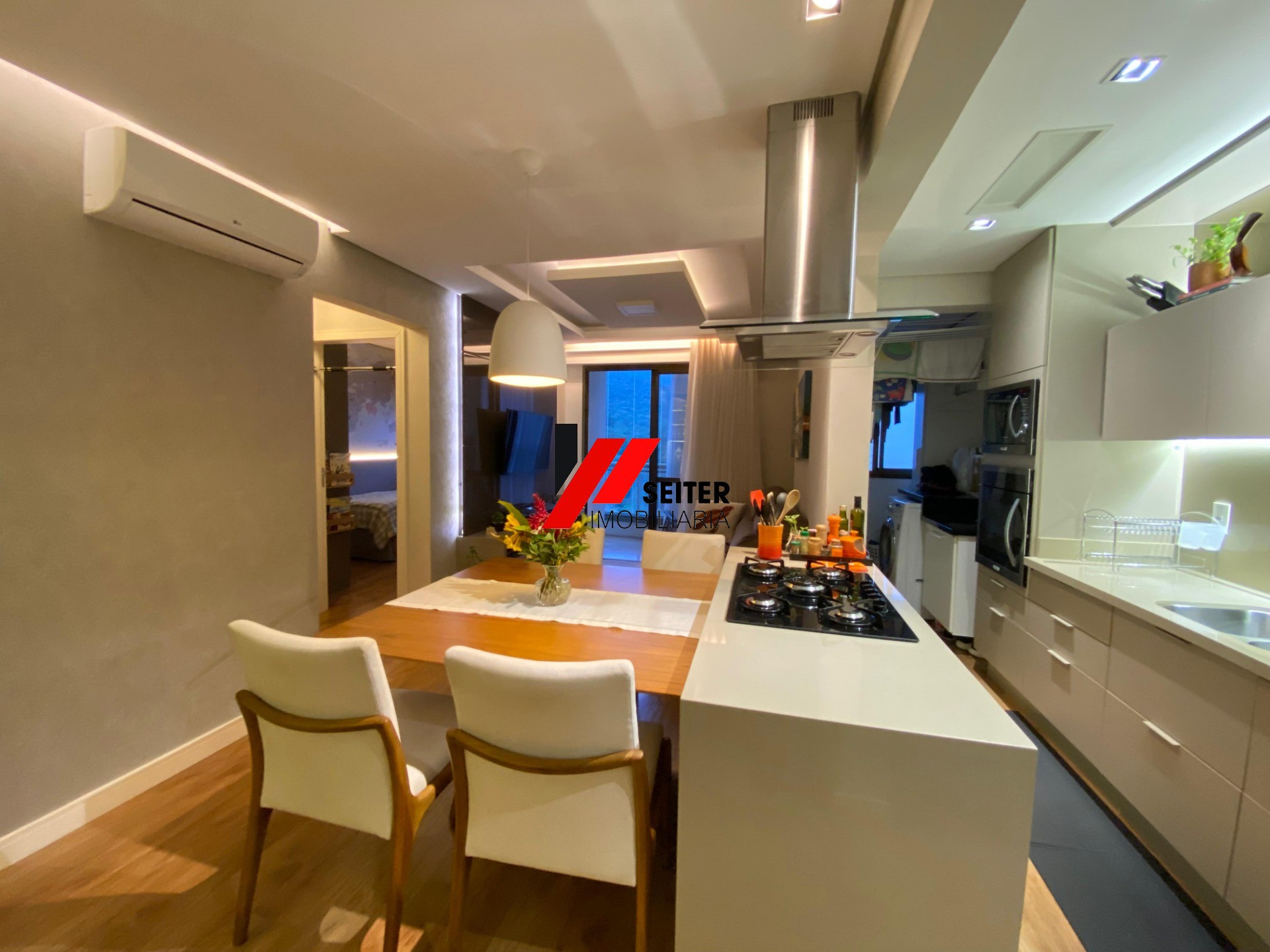 Apartamento de 2 dormitorios com suite a venda Itacorubi