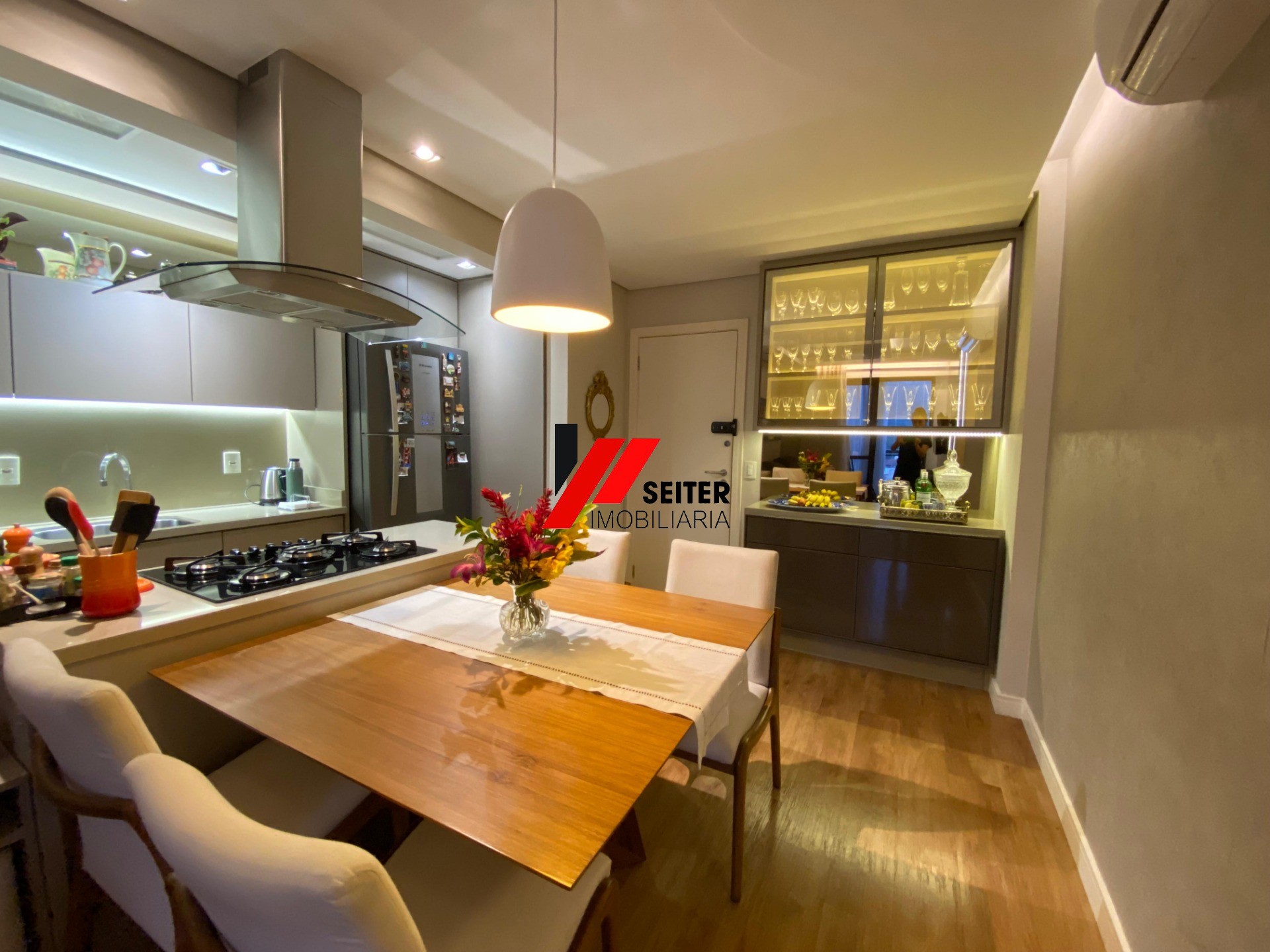 Apartamento de 2 dormitorios com suite a venda Itacorubi