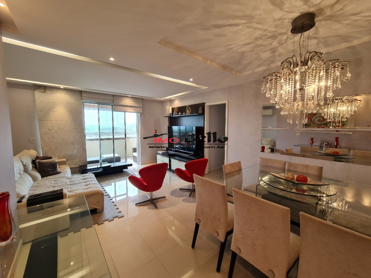 Apartamento de luxo na Barra da Tijuca: 4 quartos, 4 suítes, 2 salas e 3 vagas de garagem!