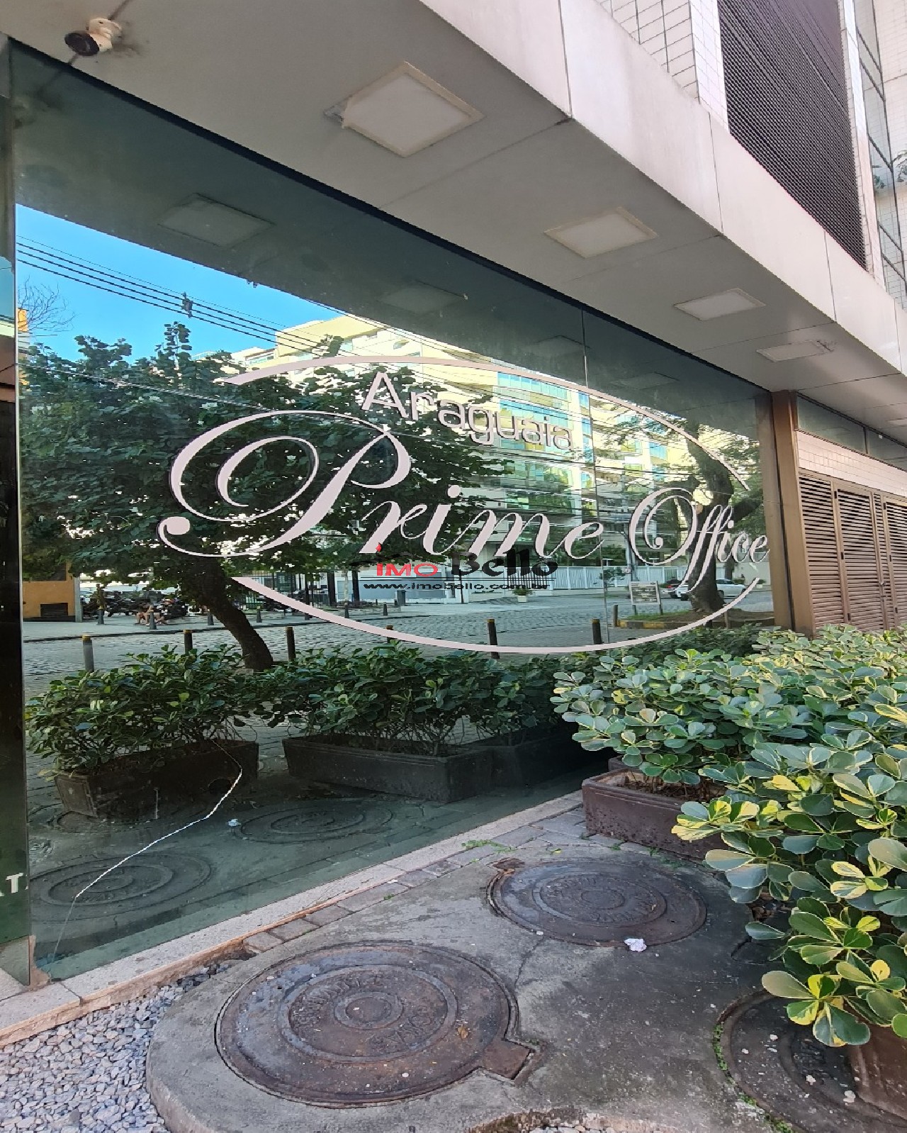 Sala Comercial de Alto Padrão na Freguesia Jacarepaguá, Rio de Janeiro - 24m², Banheiro e Vaga de Garagem!