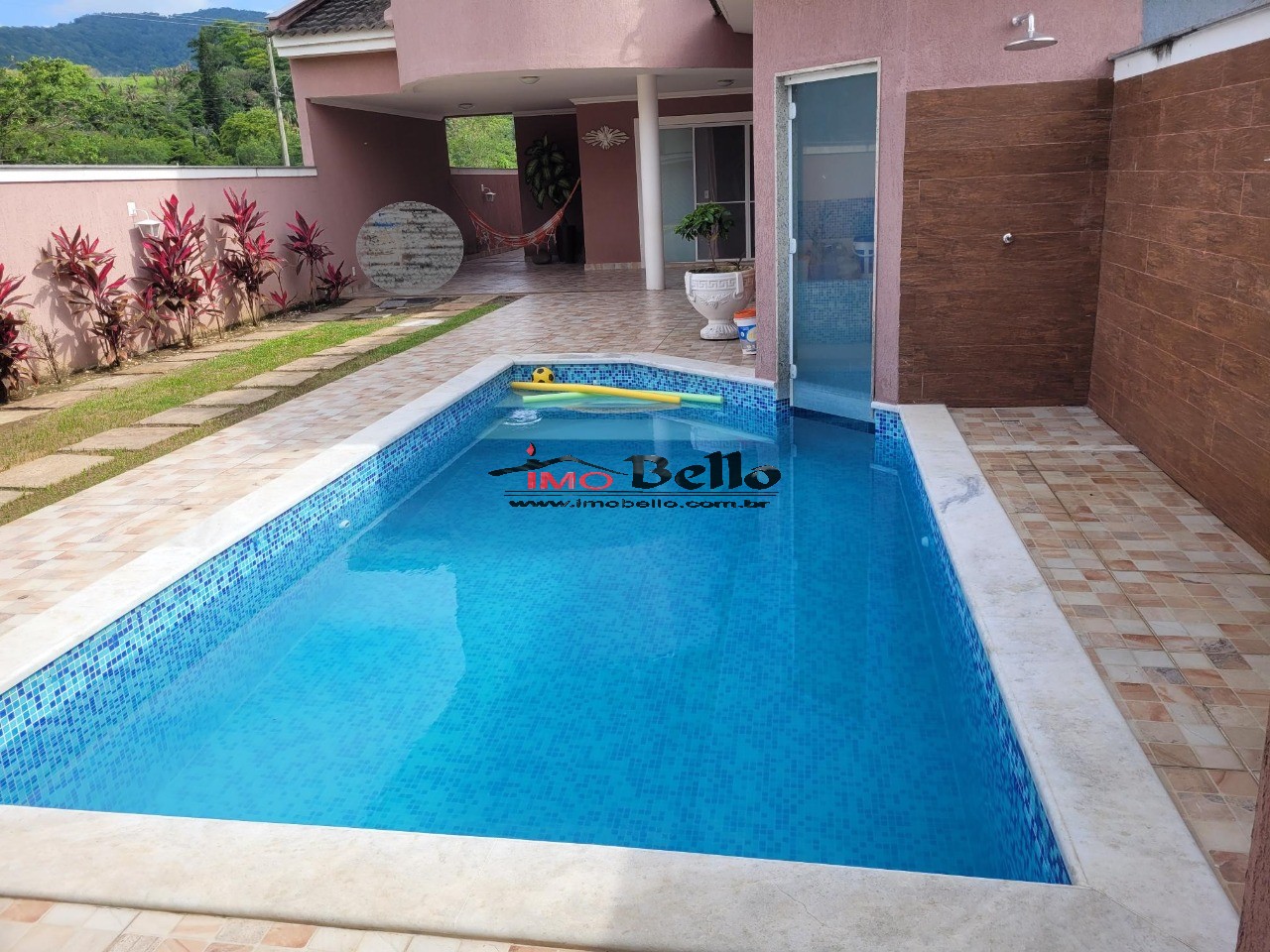 Casa de luxo em condomínio à venda em Guaratiba, Rio de Janeiro-RJ: 4 quartos, 4 suítes, 274m².